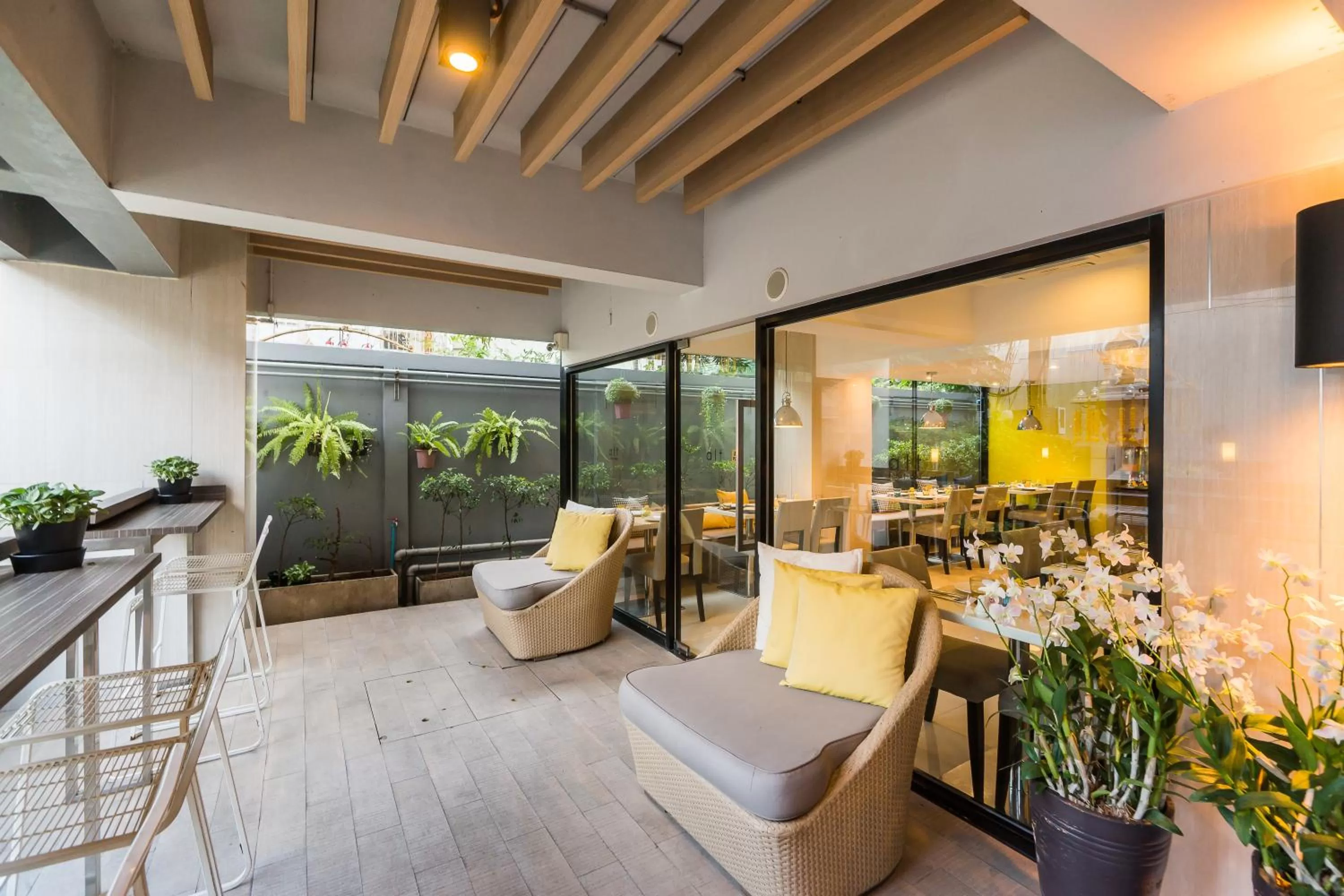 Restaurant/places to eat in Alt Hotel Nana by UHG