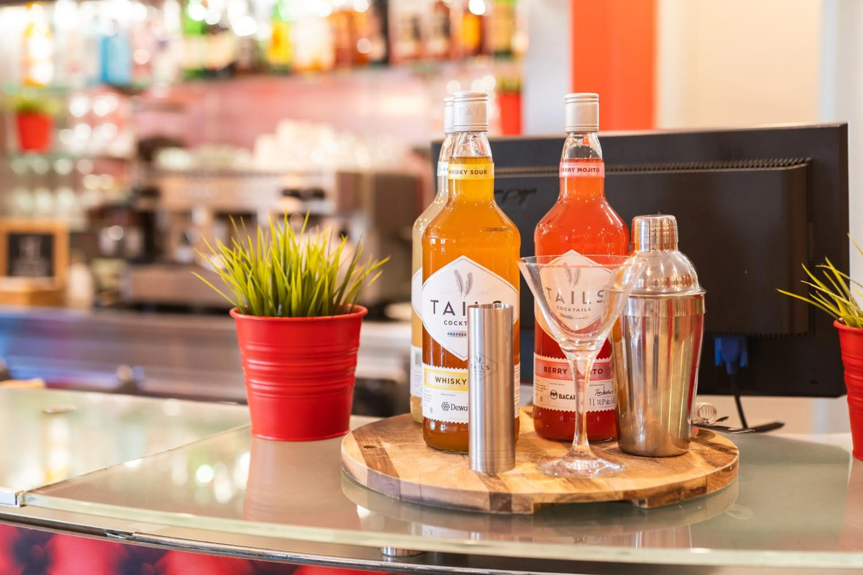 Lounge or bar in Ibis Madrid Alcorcon Tresaguas