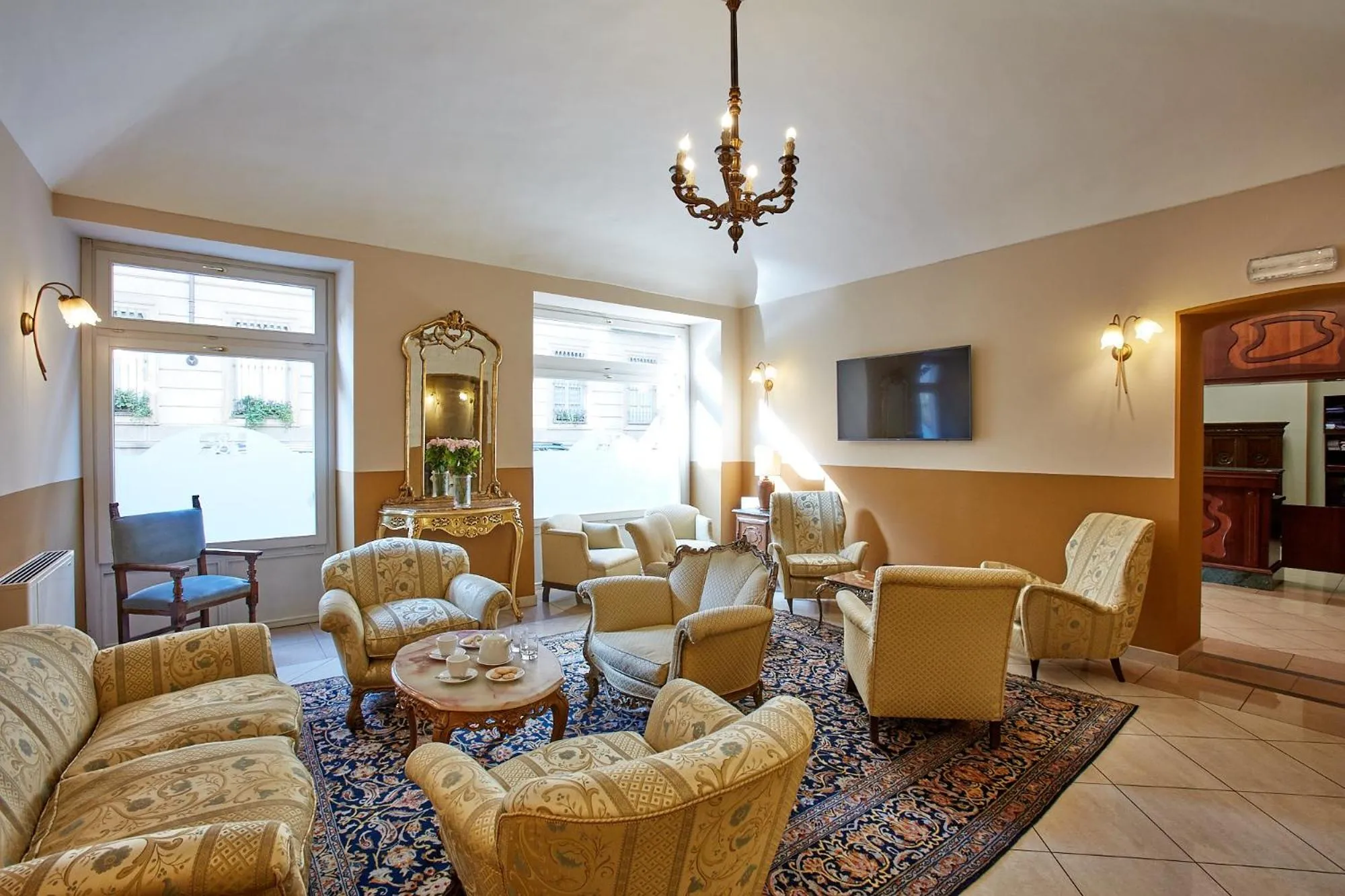 Communal lounge/ TV room in Liberty Hotel