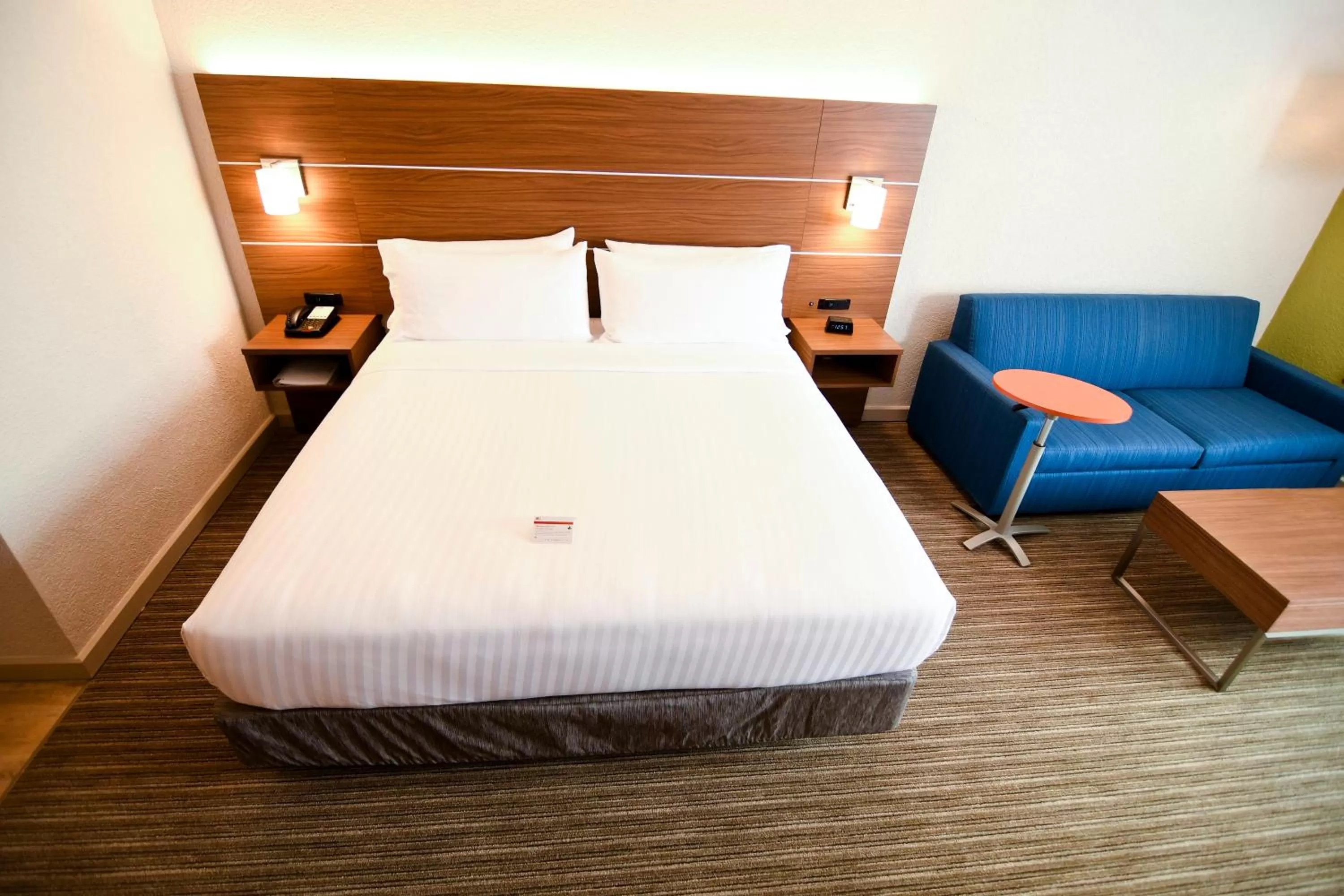 Photo of the whole room, Bed in Holiday Inn Express Hotel & Suites Port Clinton-Catawba Island by IHG