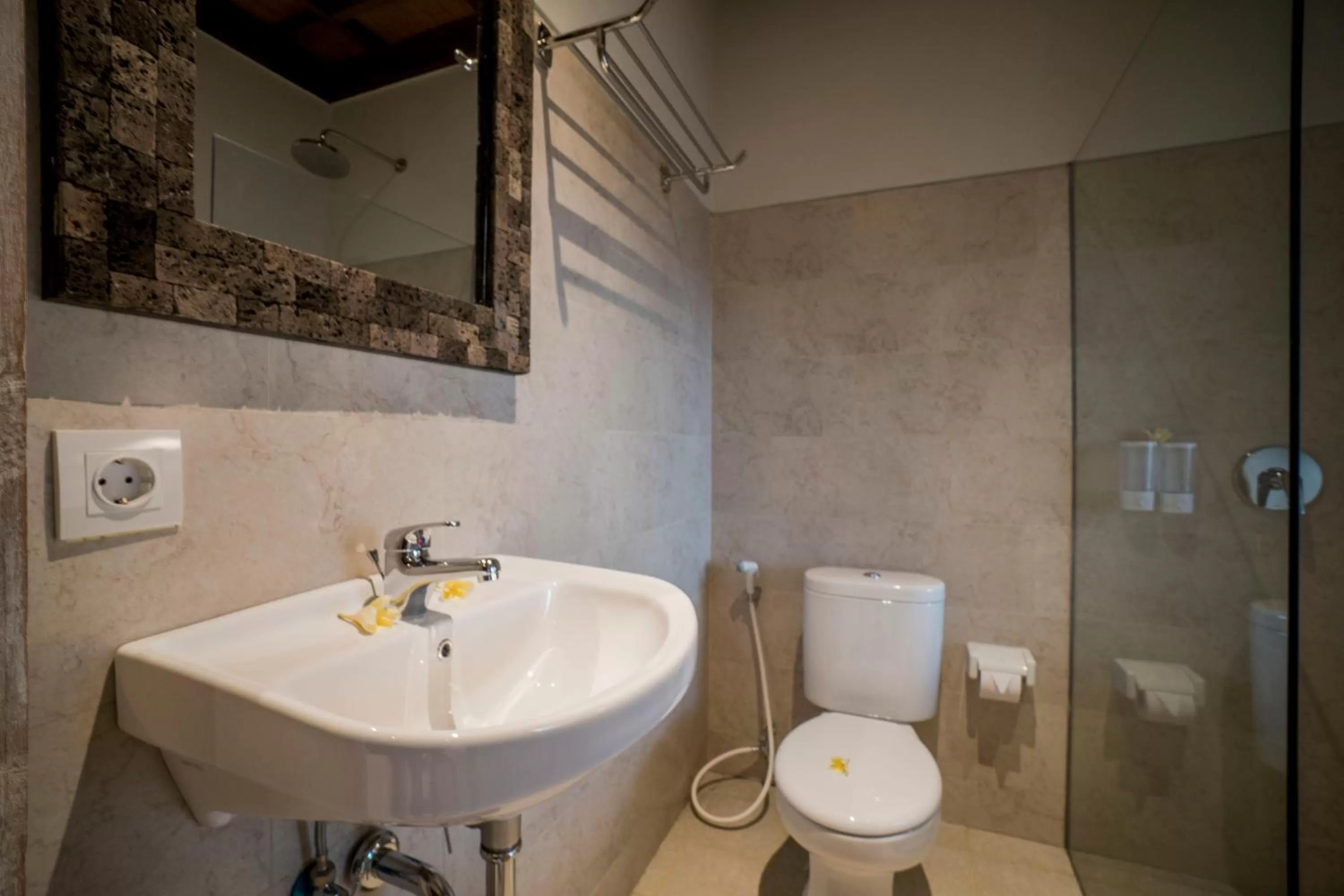 Bathroom in Gerindem Cottages