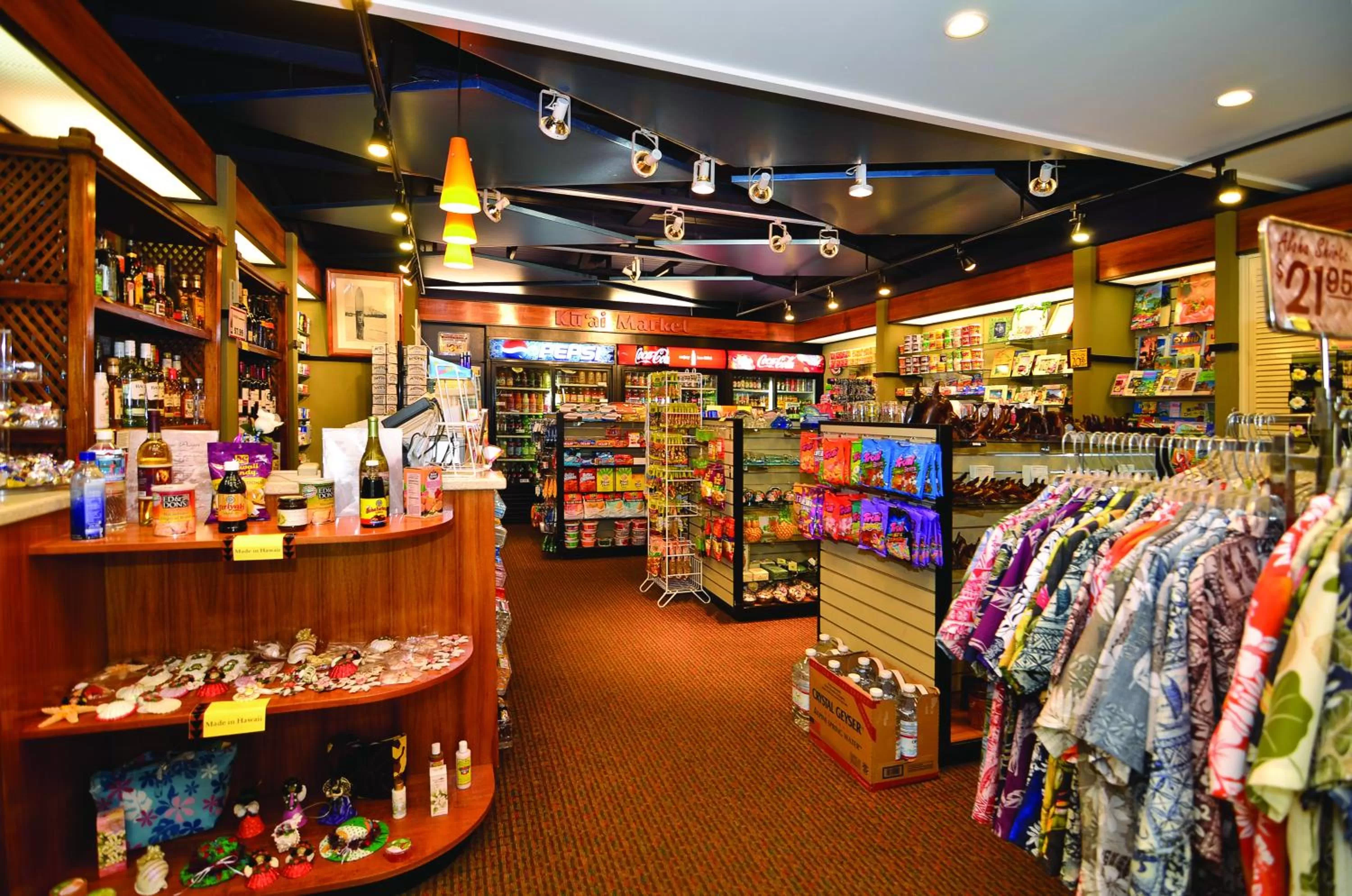 On-site shops in Airport Honolulu Hotel, Trademark Collection by Wyndham