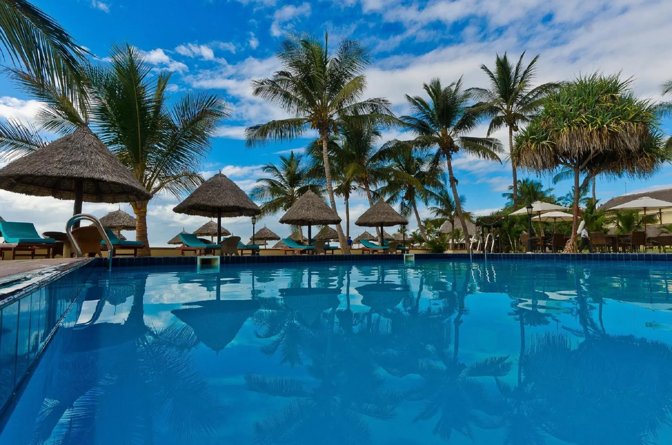 Swimming pool in White Sands Hotel