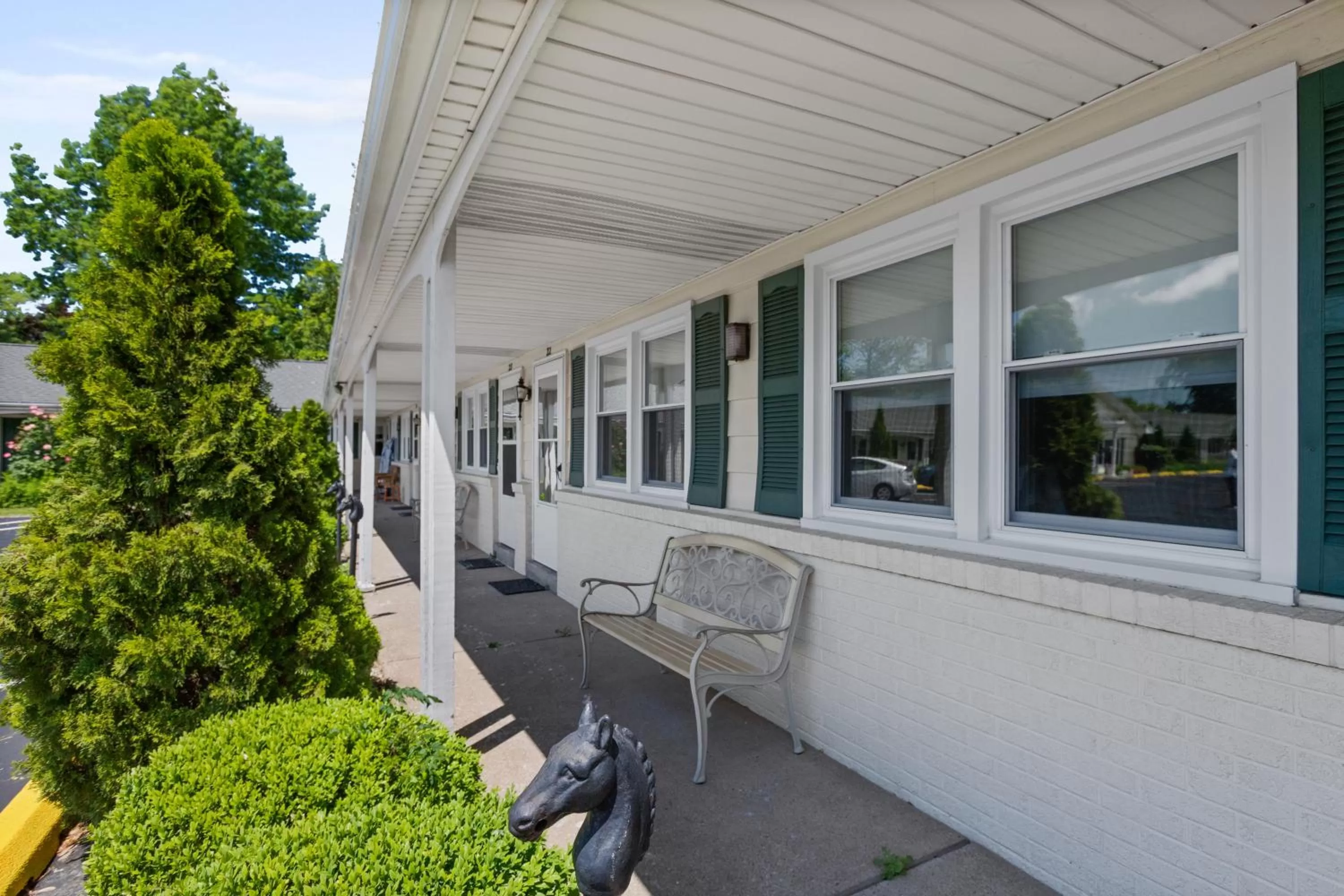 Property building in Glass House Inn Erie Near I-90 & I-79