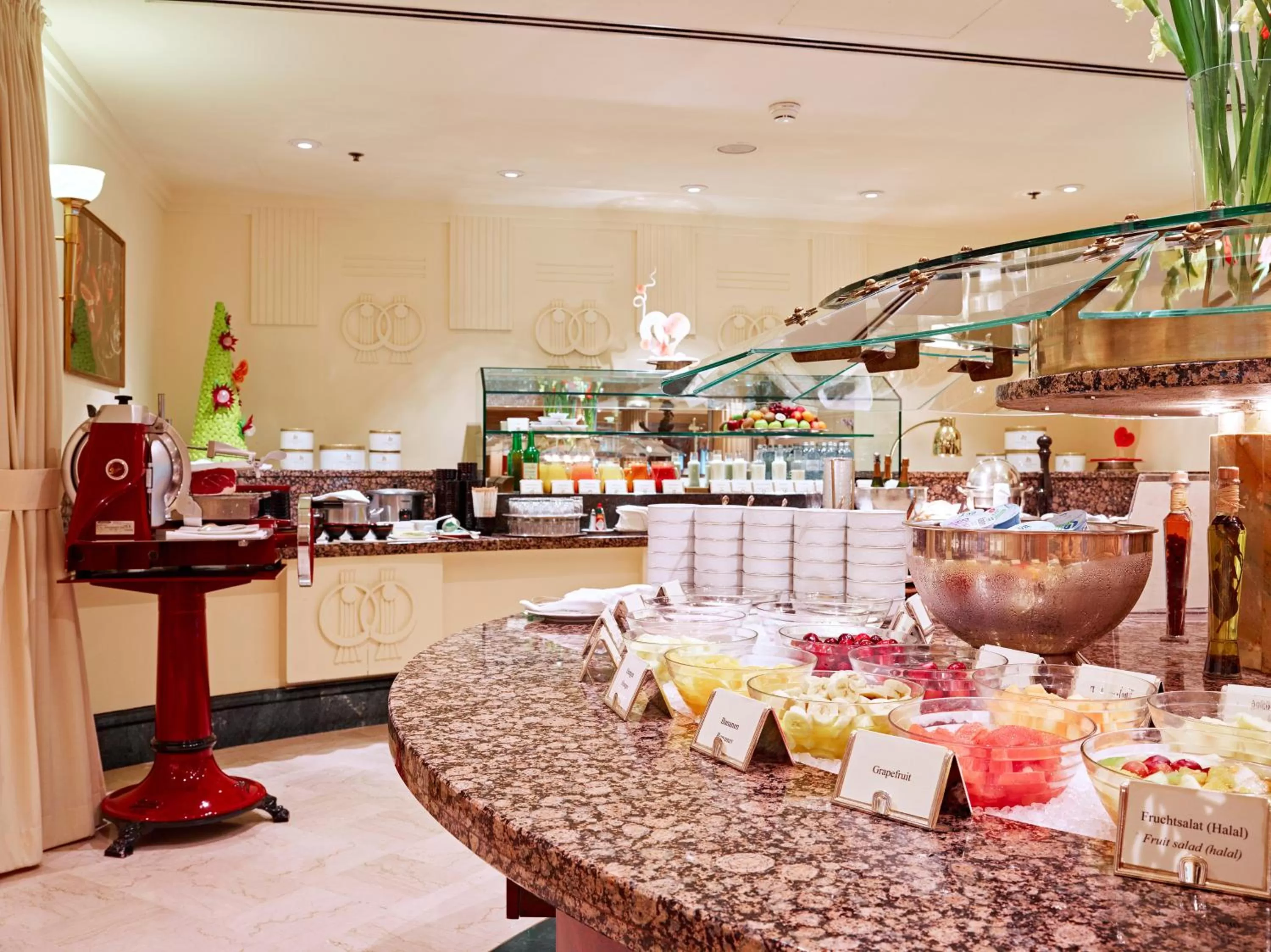 Breakfast in Grand Hotel Wien