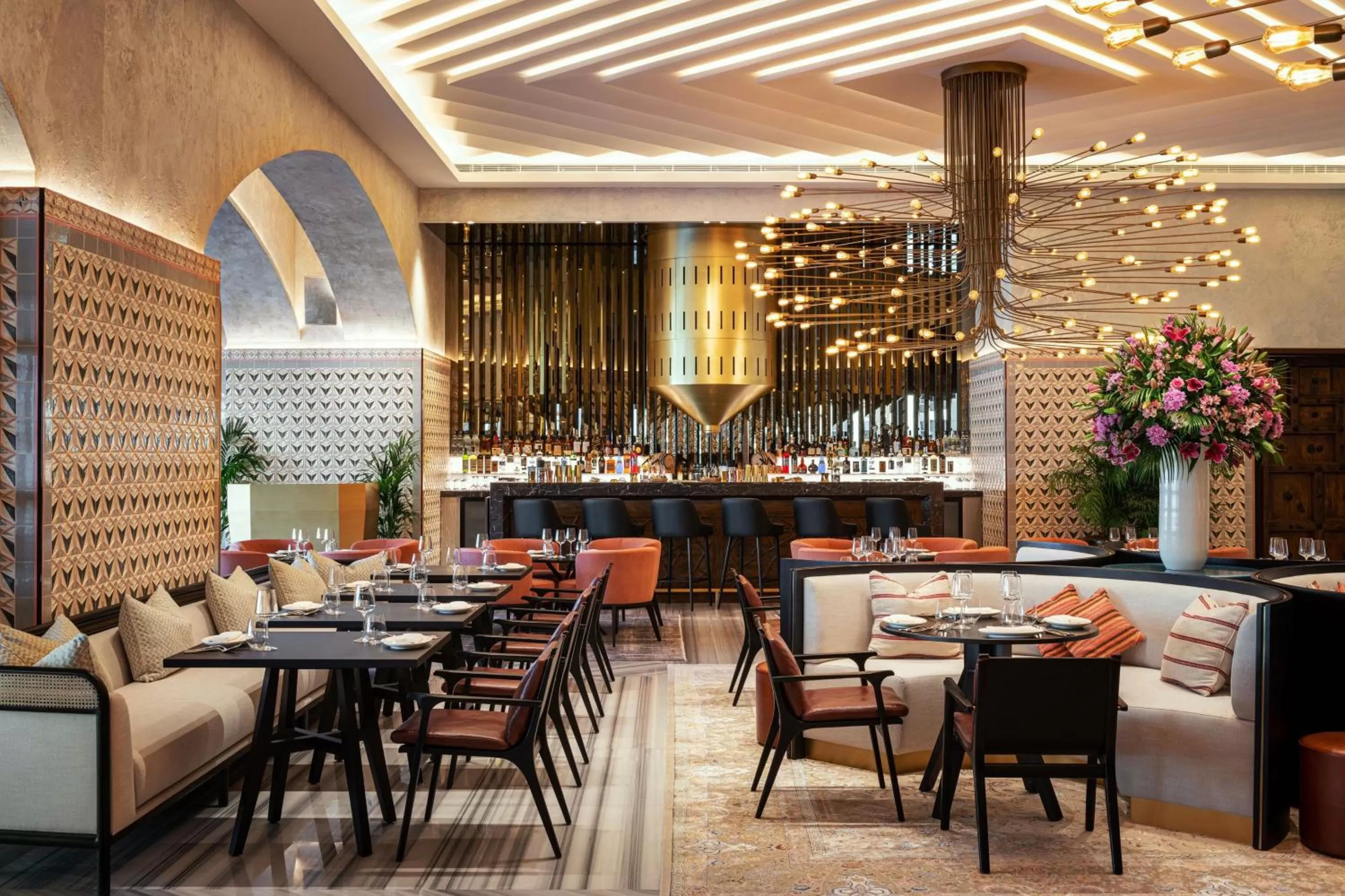 Lounge or bar in The St. Regis Dubai, The Palm