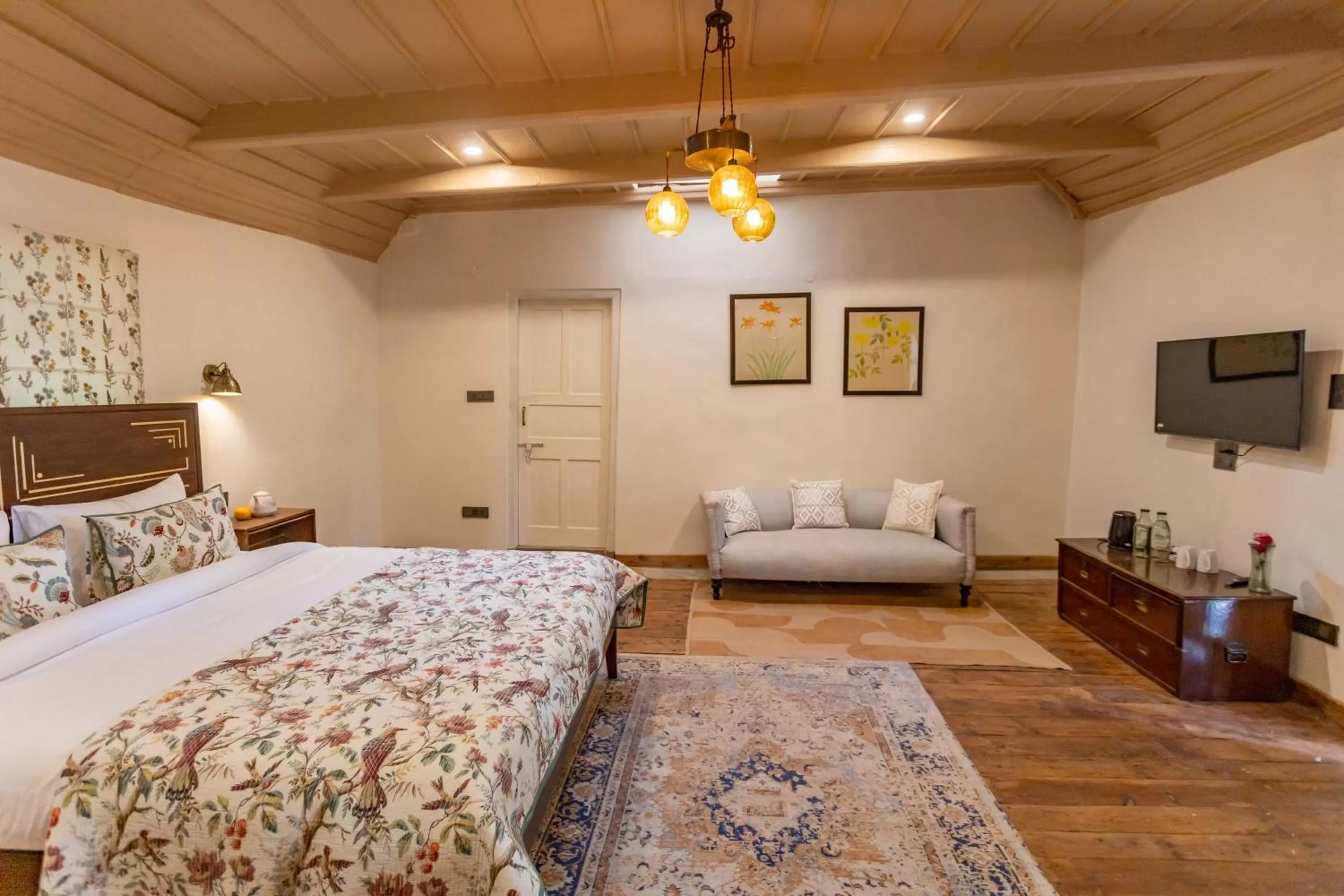 Bedroom in Seclude Shimla, Taraview