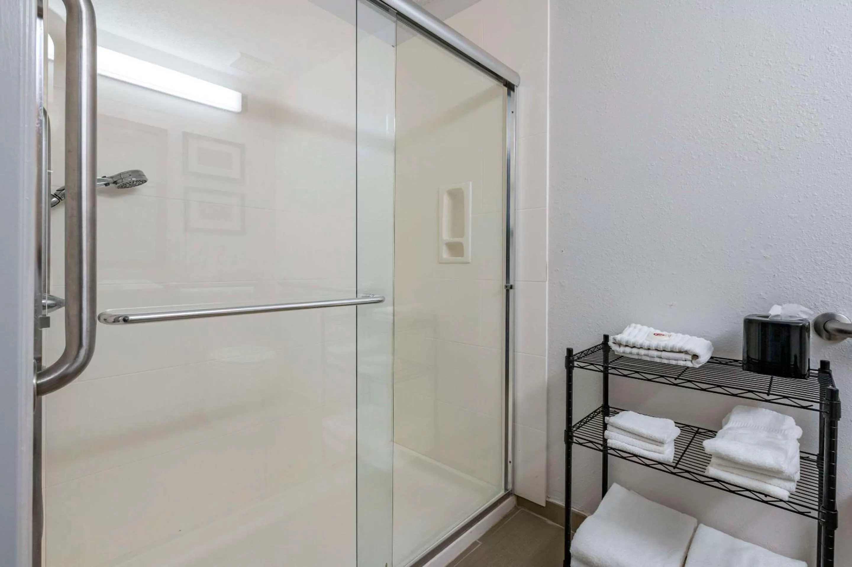 Bedroom in Comfort Inn Plainfield - Indianapolis Airport