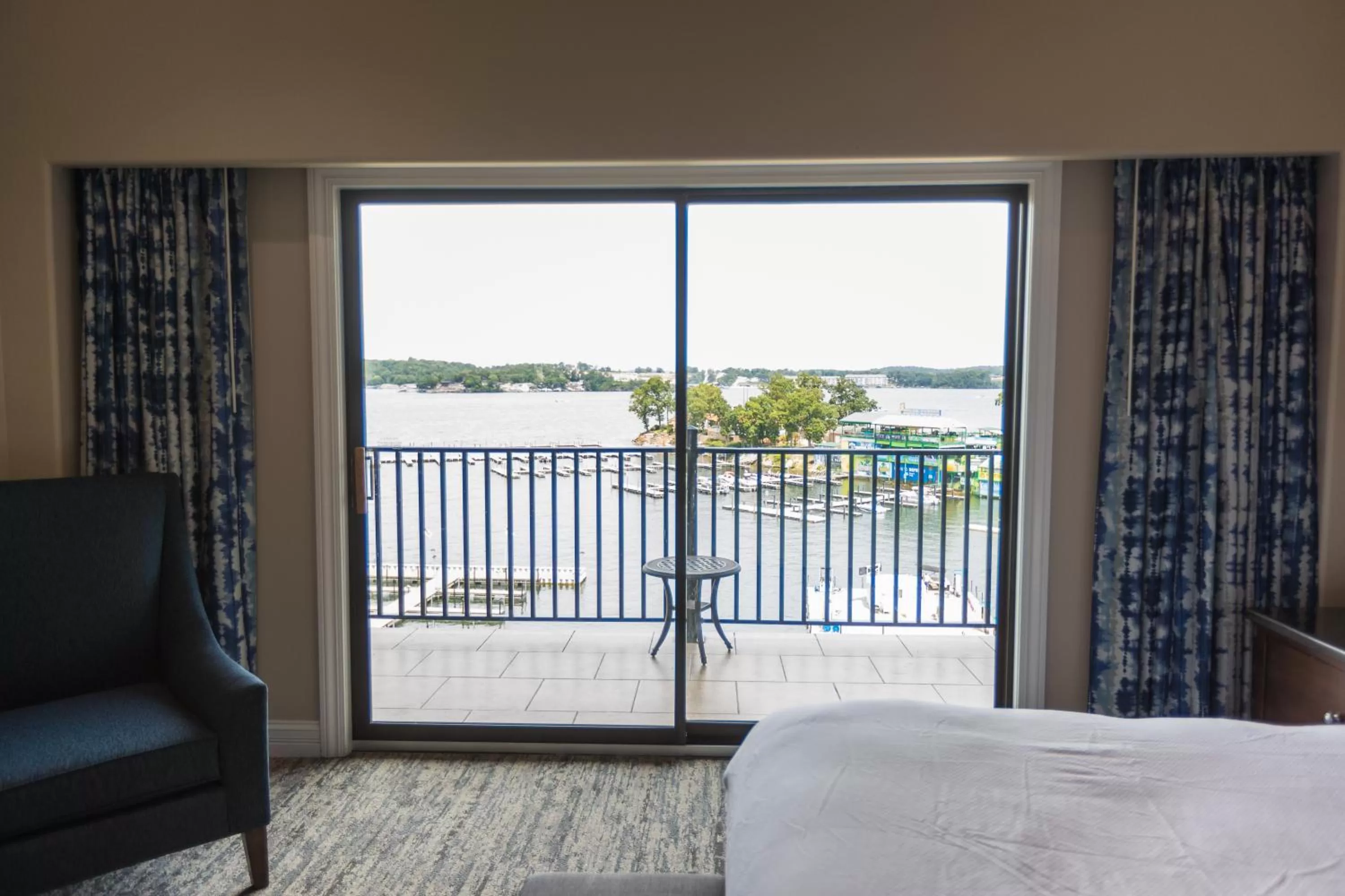 Bed in Camden on the Lake Resort