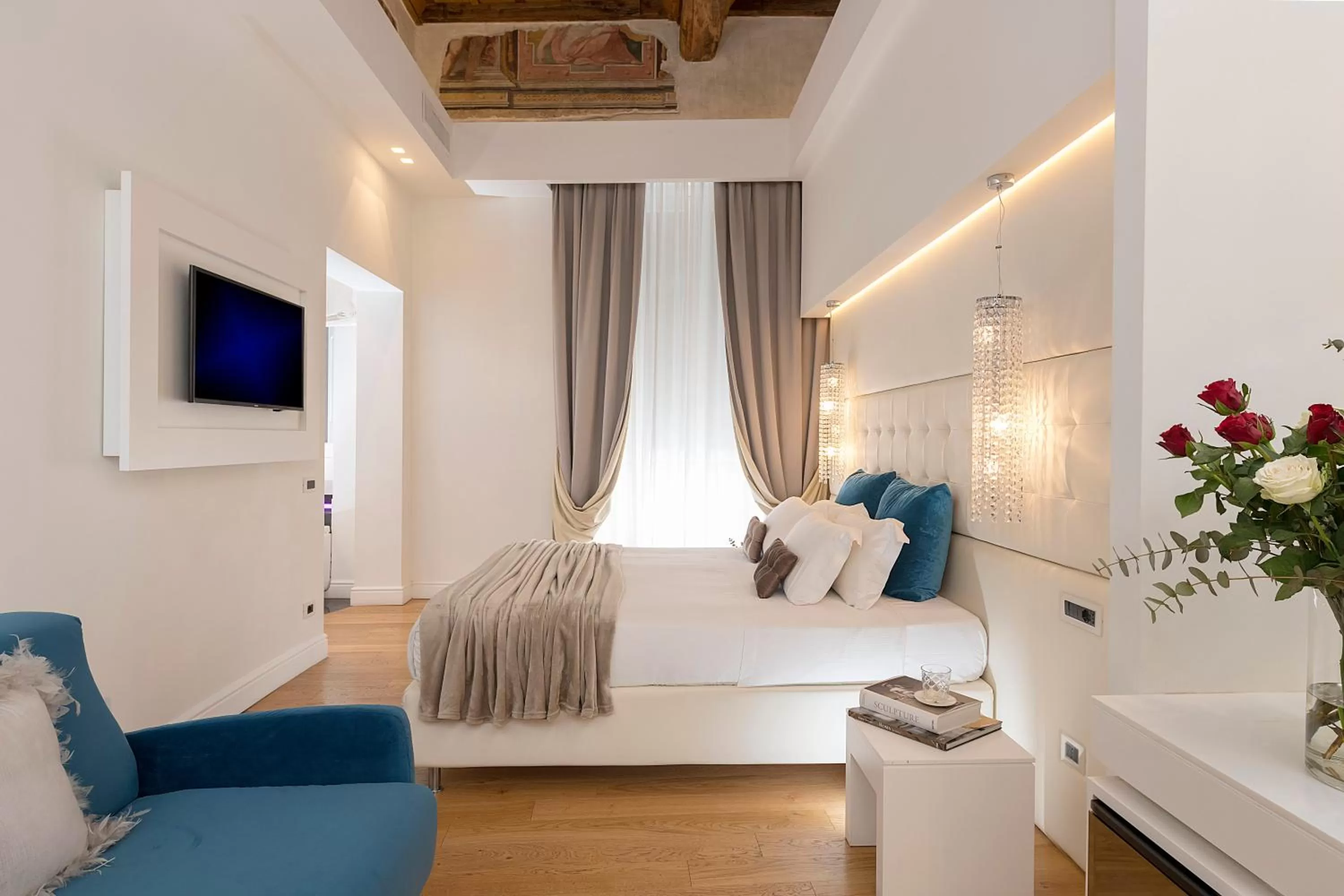 Communal lounge/ TV room in Argentina Residenza Style Hotel