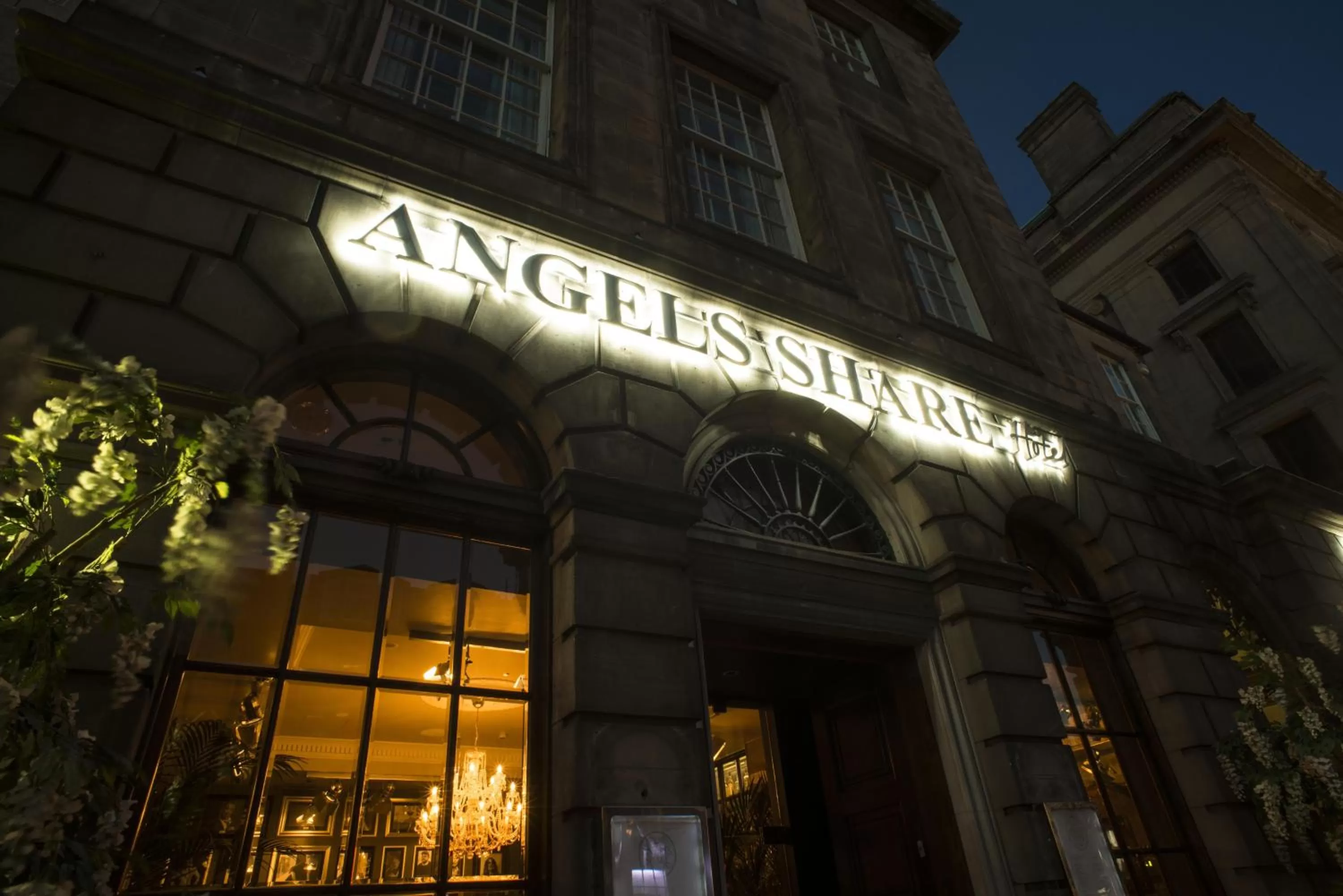 Facade/entrance in Angels Share Hotel
