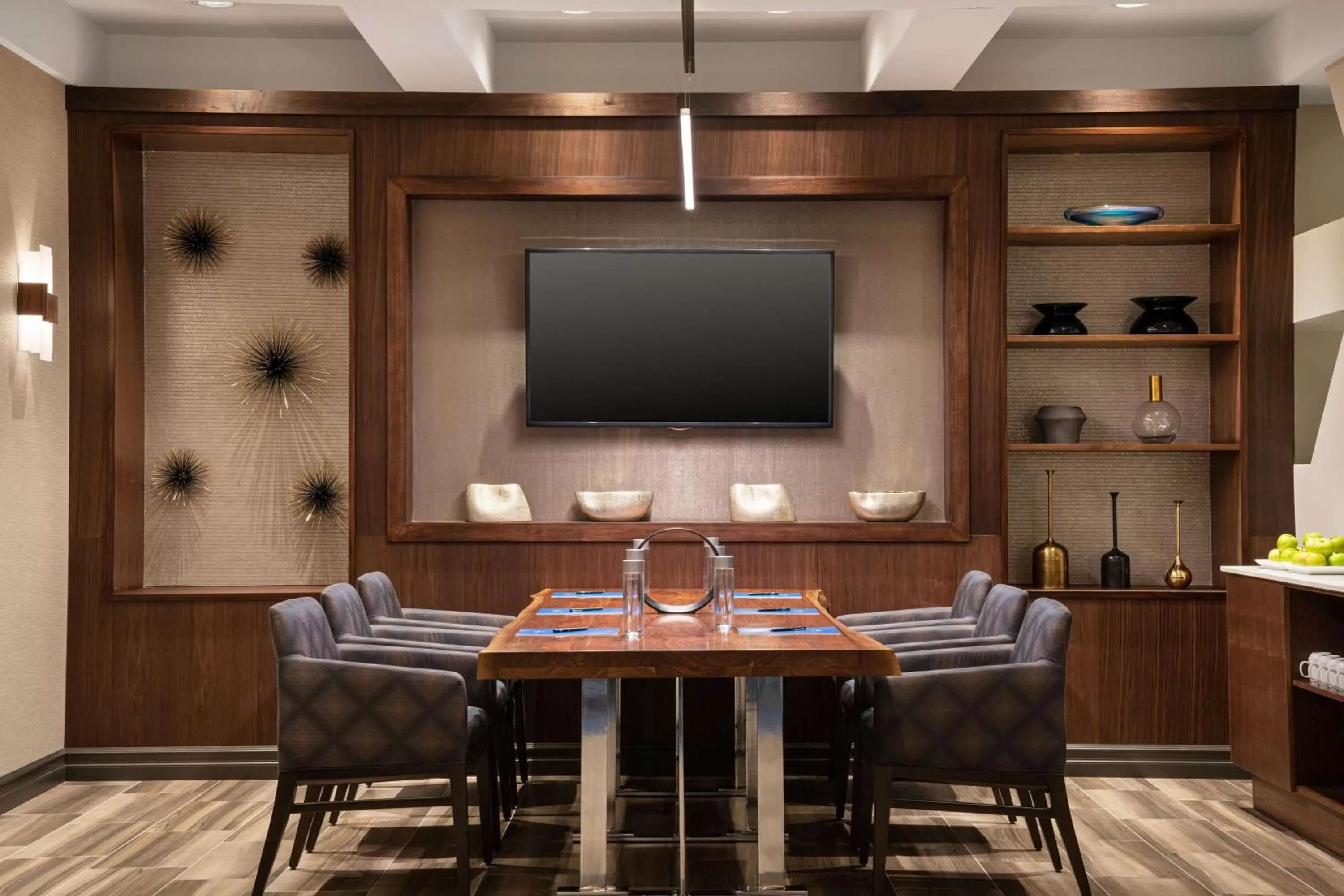 Property building, TV/Entertainment Center in Hilton Seattle