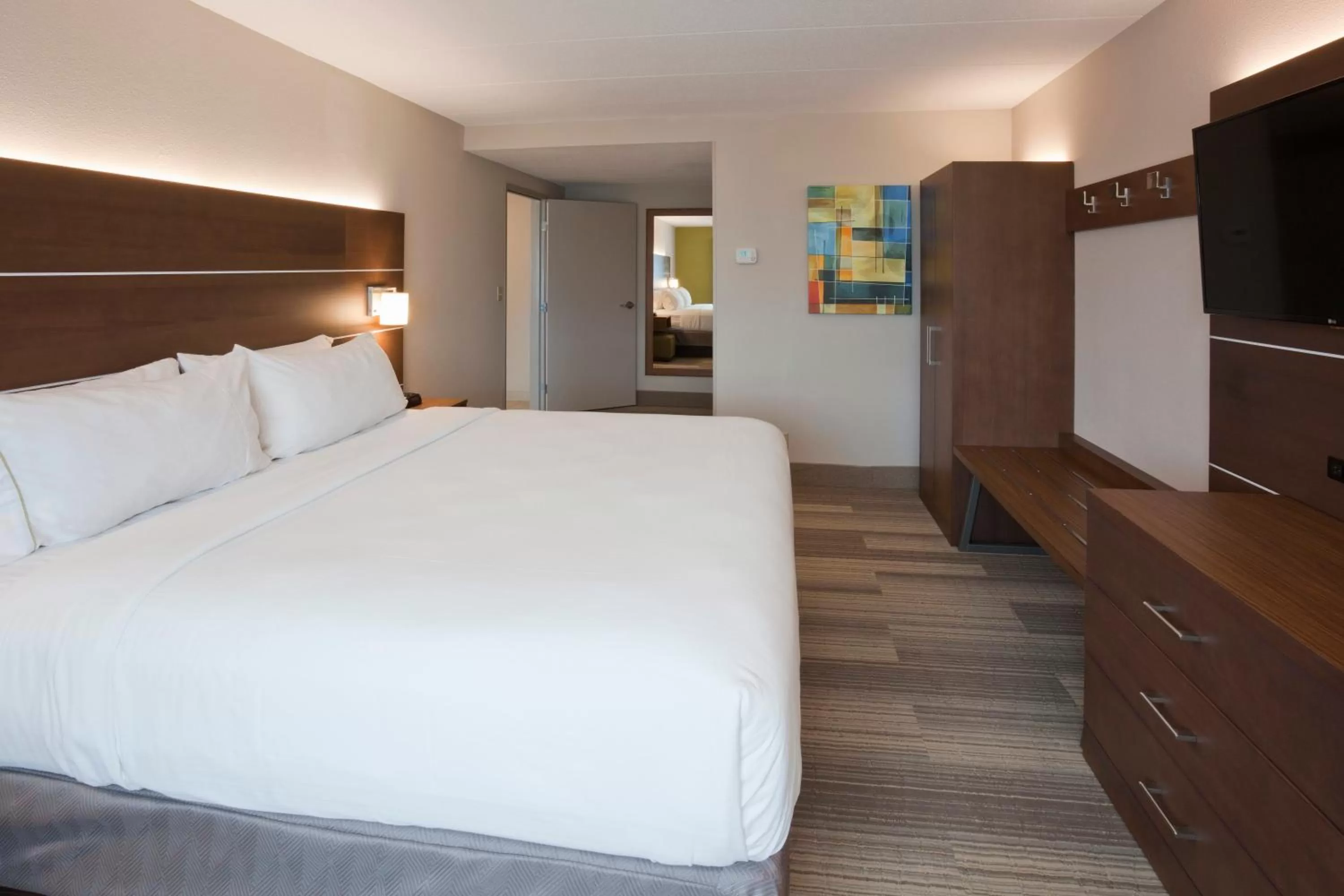 Photo of the whole room, Bed in Holiday Inn Express Roseville-St. Paul by IHG