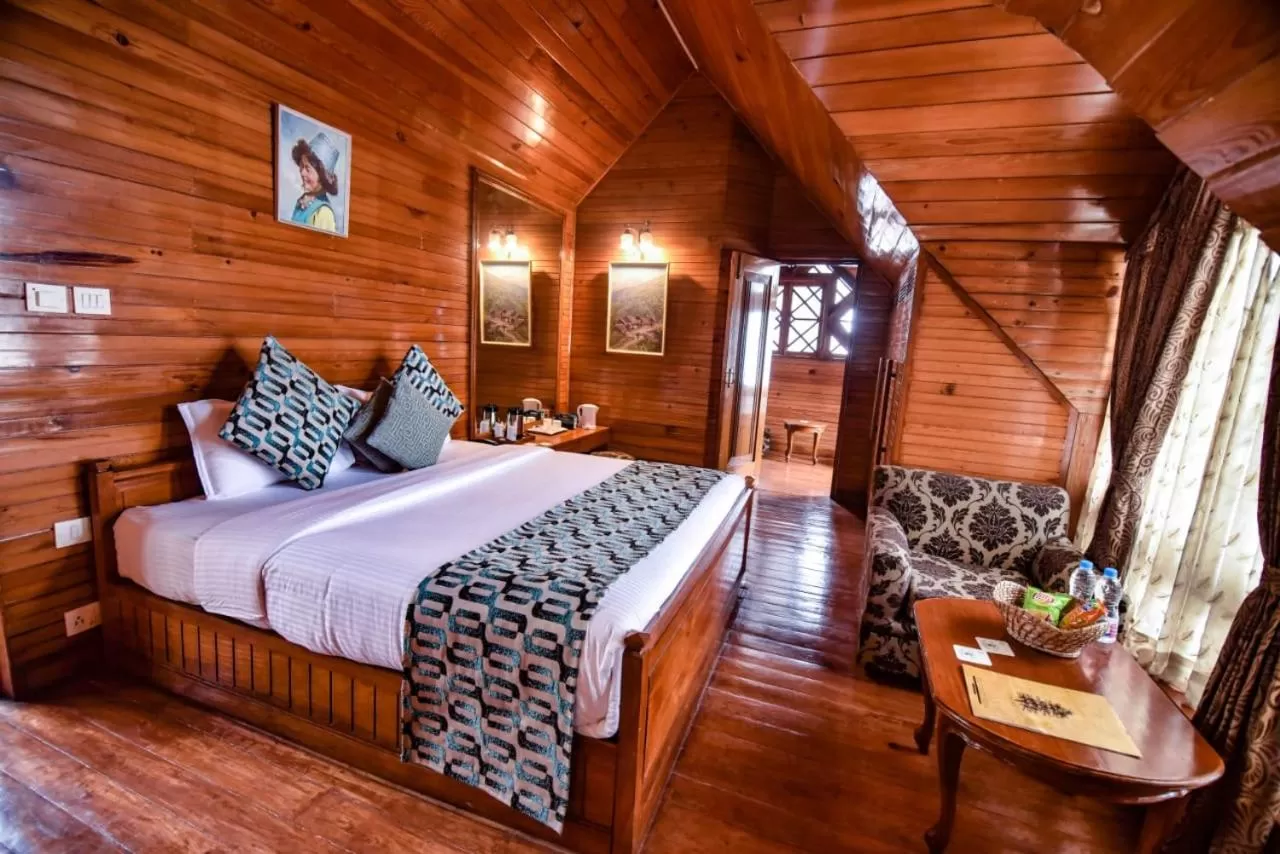 Bedroom, Bed in Cedar Inn