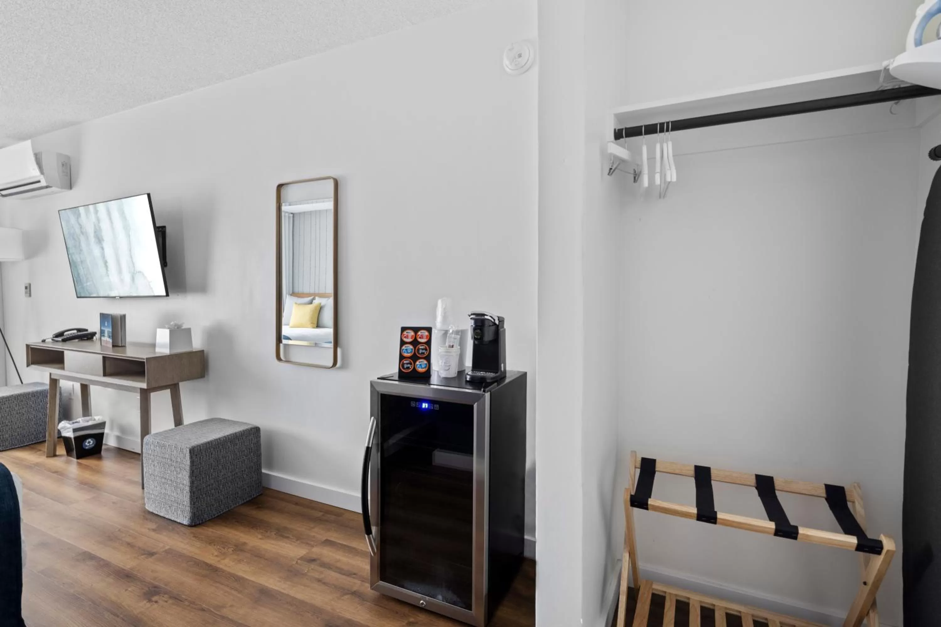 Coffee/tea facilities in Sea Harbor Hotel - San Diego