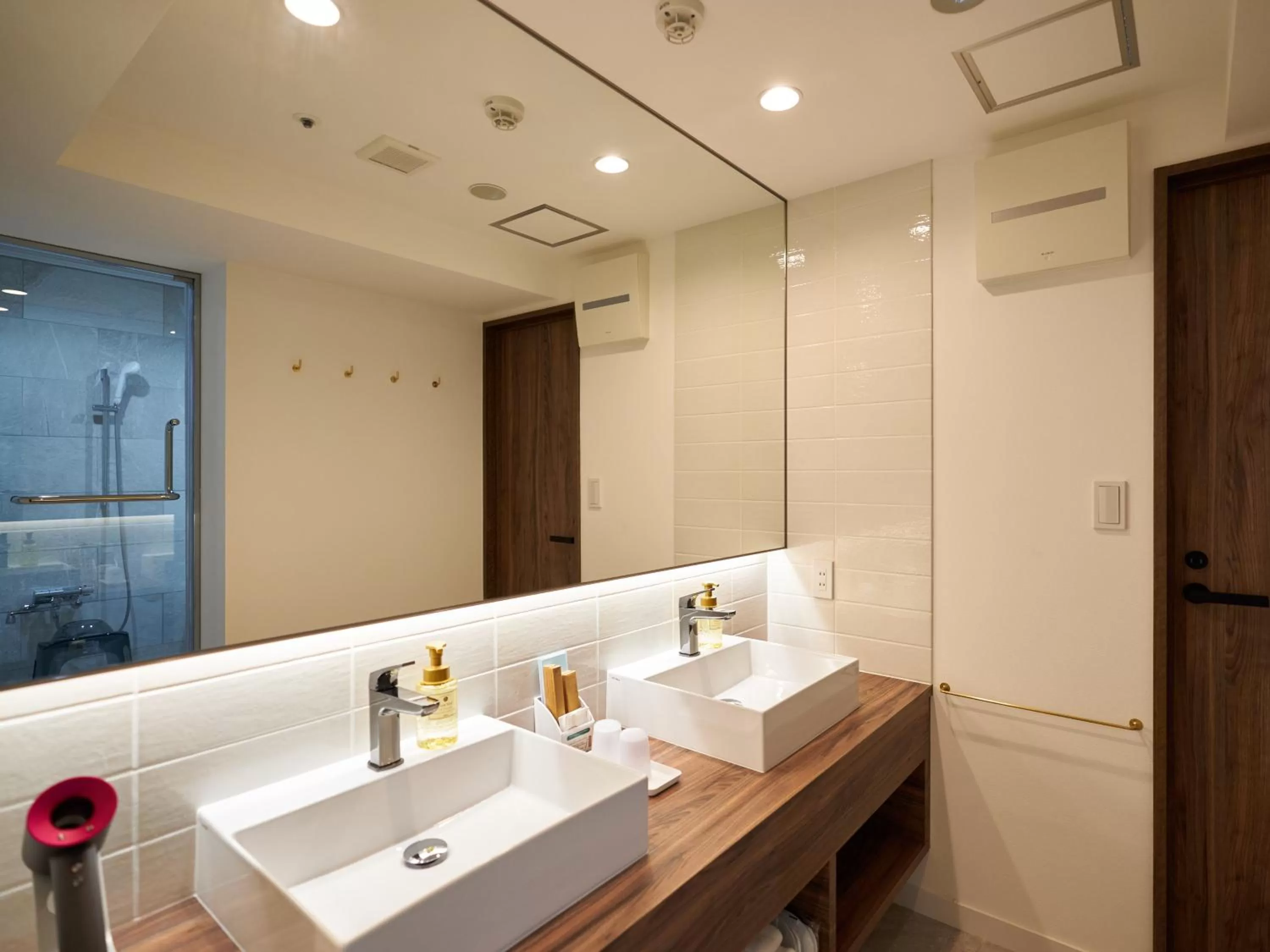 Shower in WeBase KAMAKURA