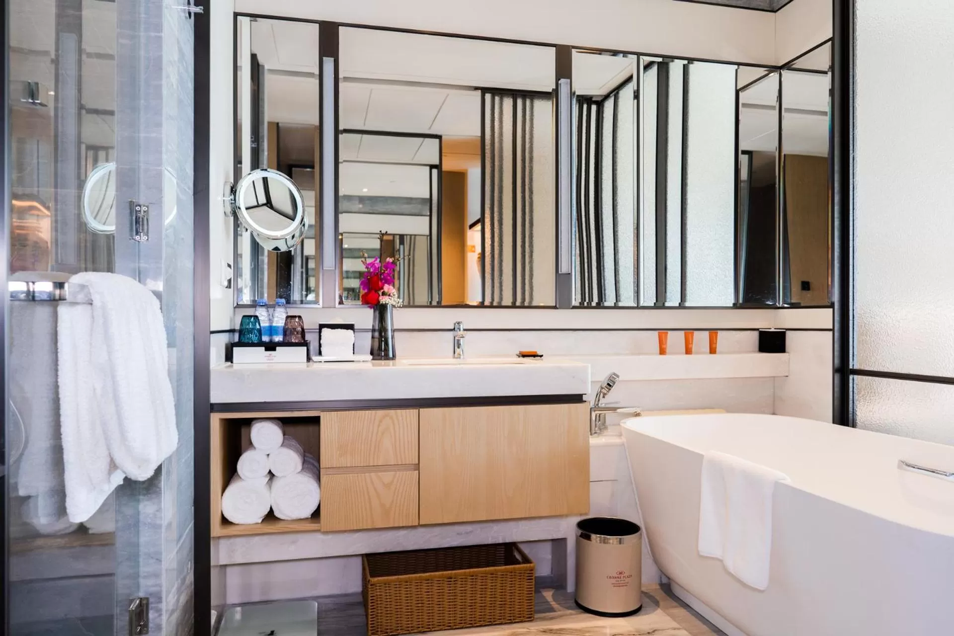 Bathroom, Bed in Crowne Plaza Shenzhen Nanshan by IHG