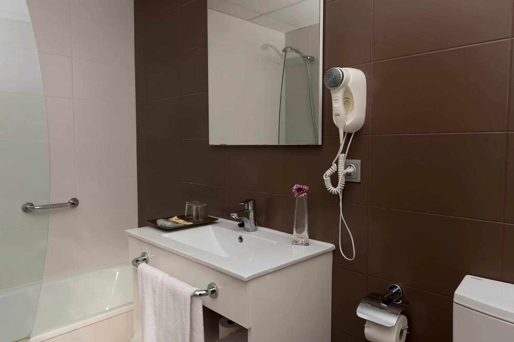 Double or Twin Room in Hotel Roca-Mar