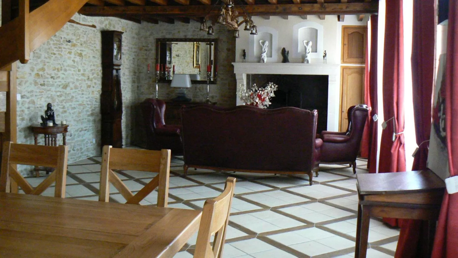 Lounge or bar in Le Manoir des Chapelles