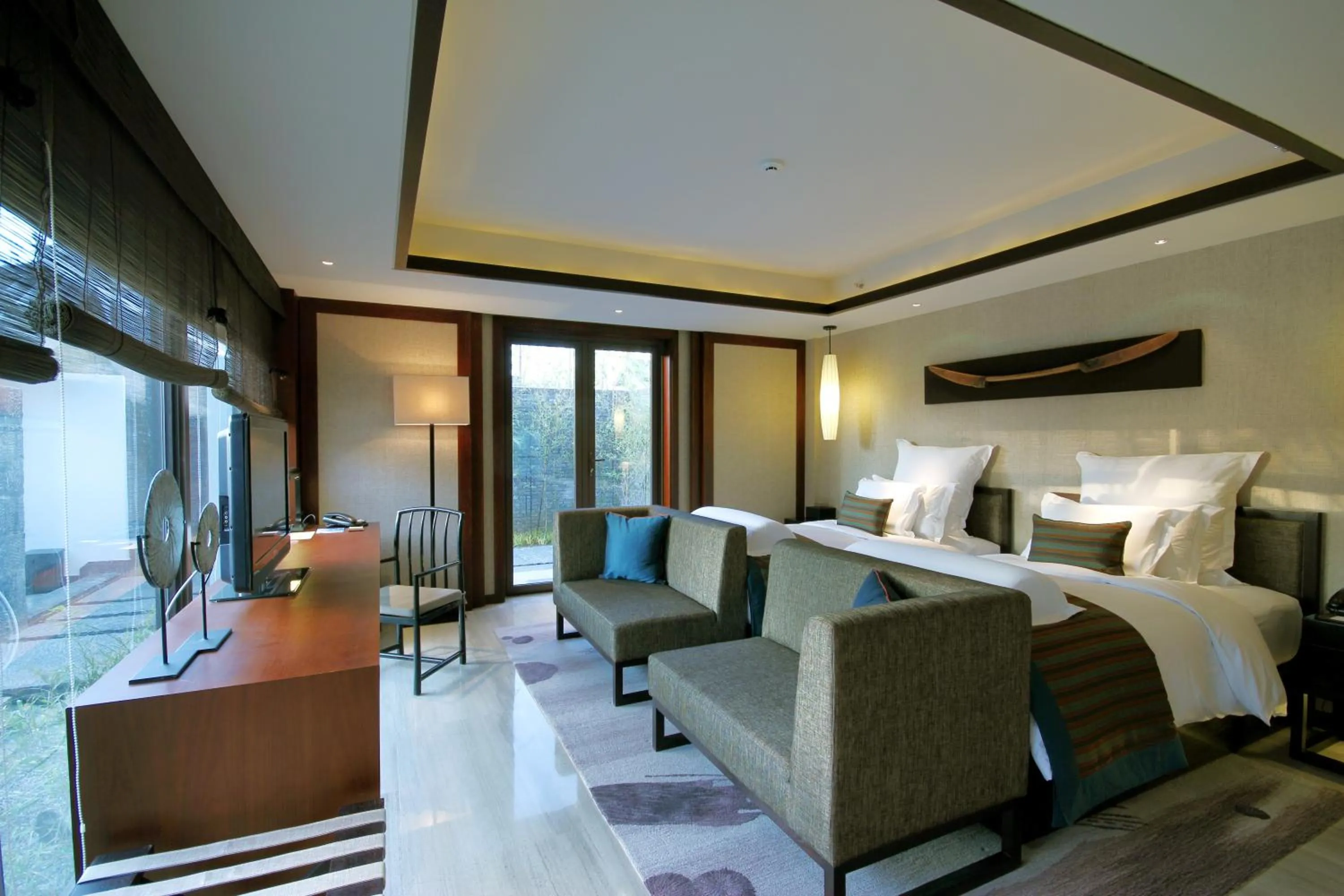 TV and multimedia, Bed in Pullman Lijiang Resort & Spa