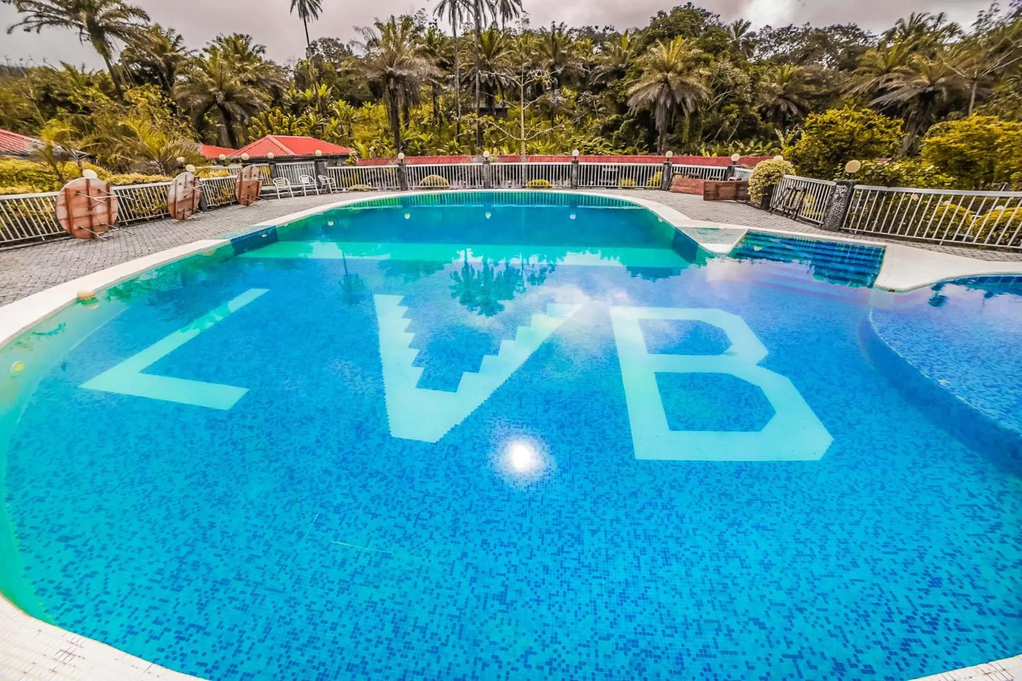 Swimming Pool in La Vallée de Bana