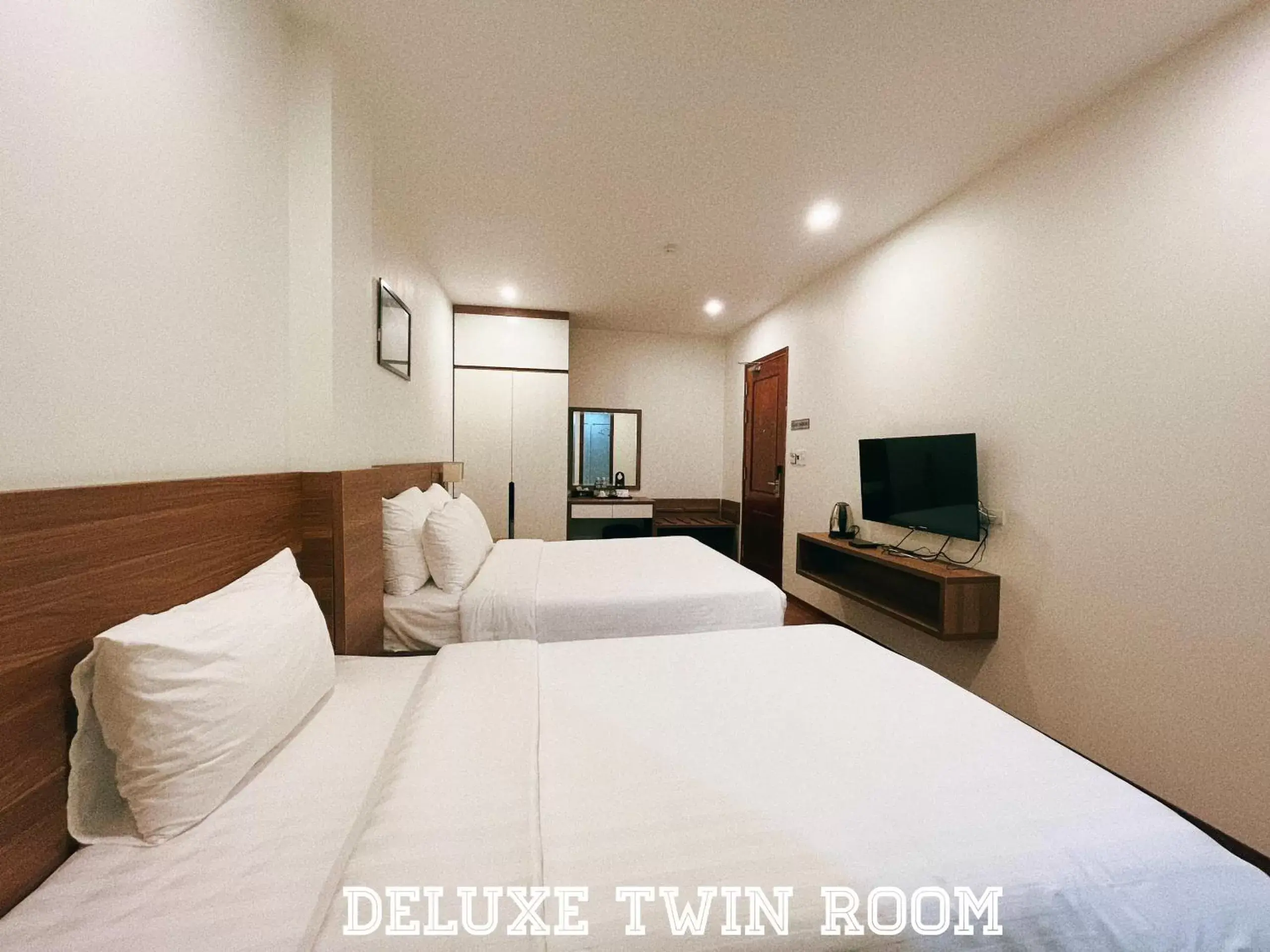 Deluxe Twin Room in Paragon House and Residence Deluxe Twin Room in Paragon House and Residence