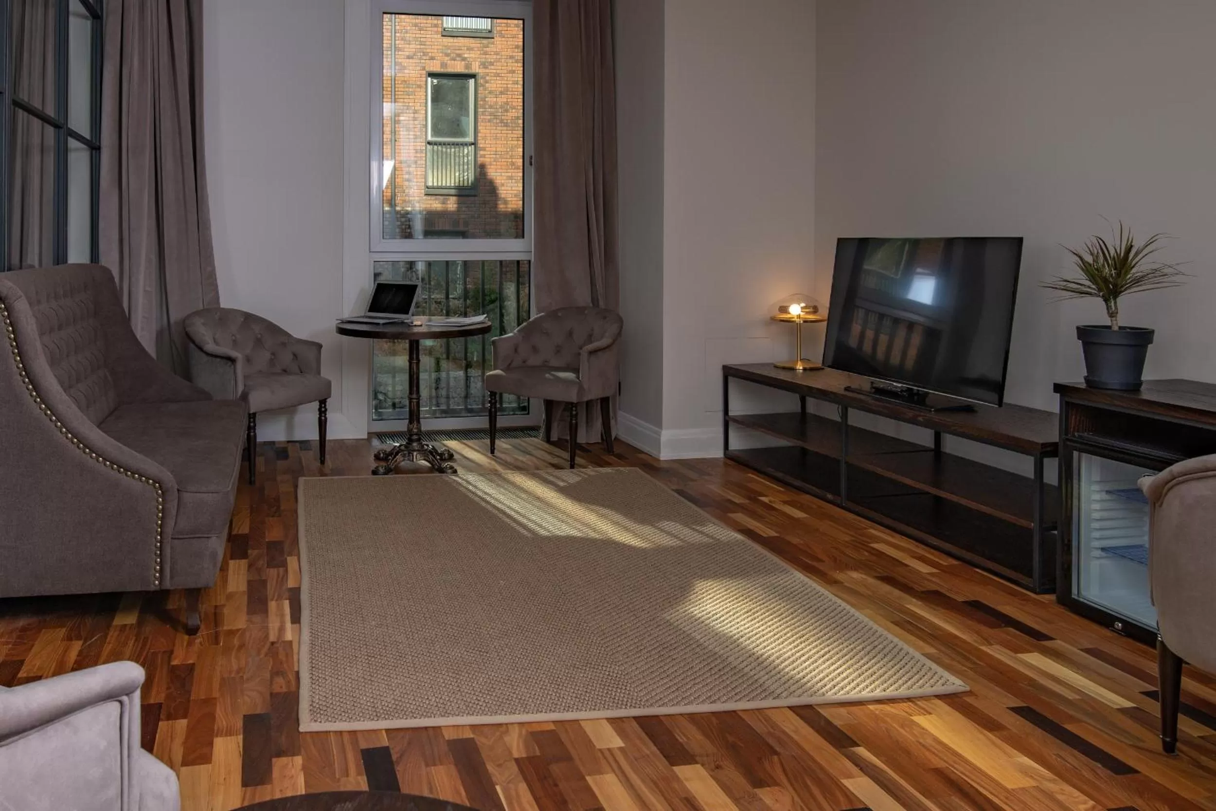 Communal lounge/ TV room, Seating Area in Warm House Apart Hotel