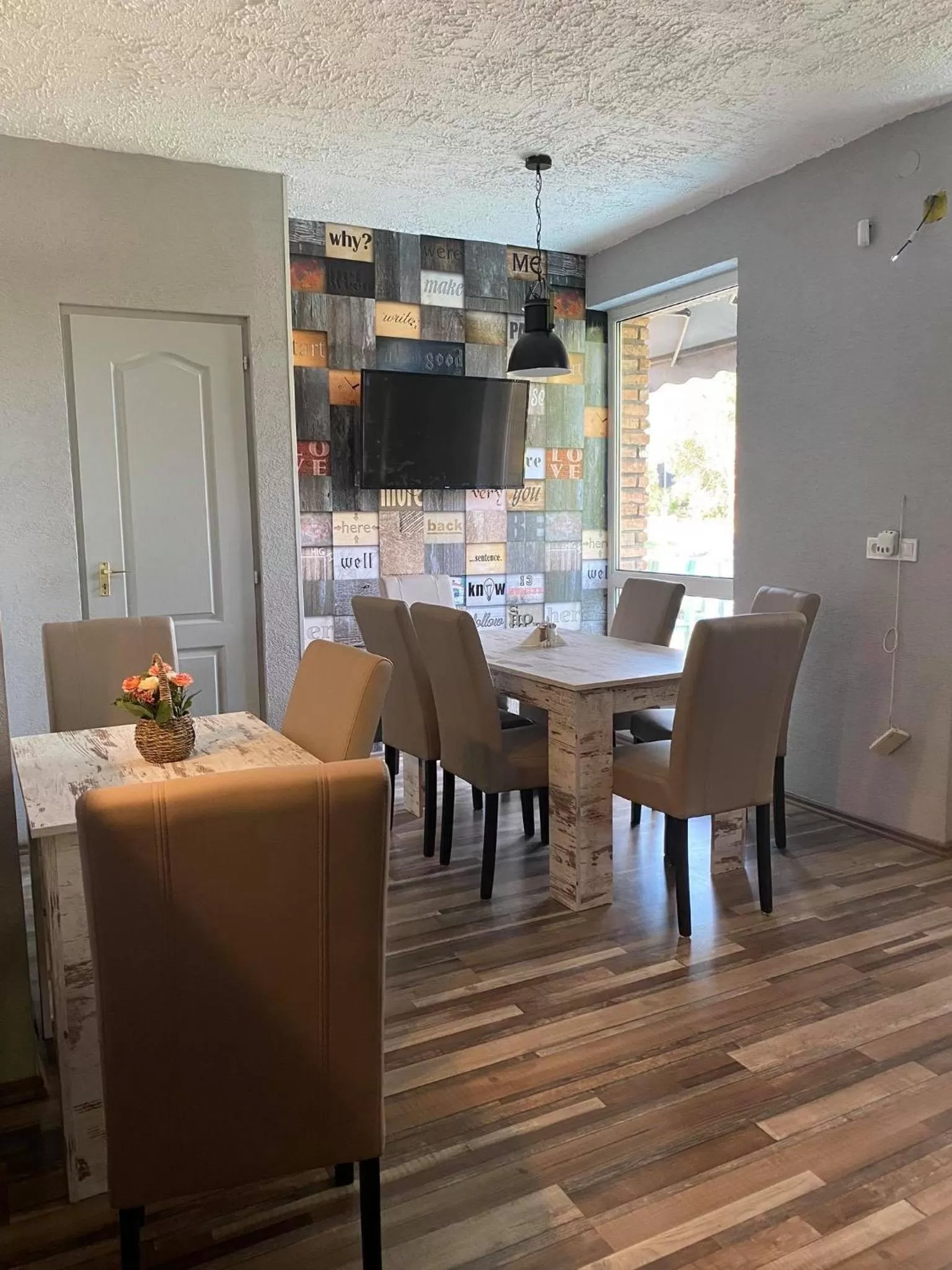 Restaurant/Places to Eat in Napház Panzió