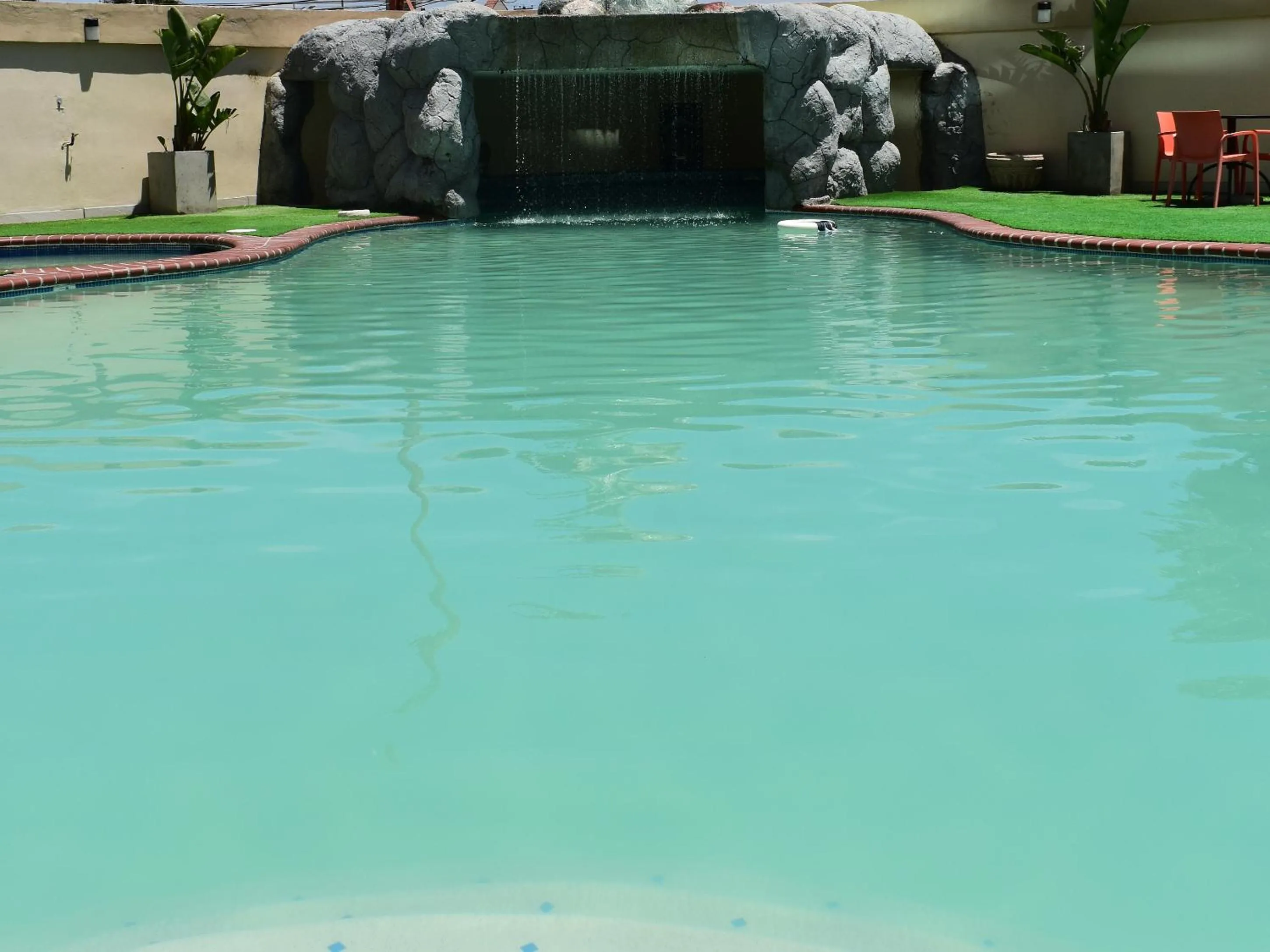 Swimming pool in Hotel Corona Plaza