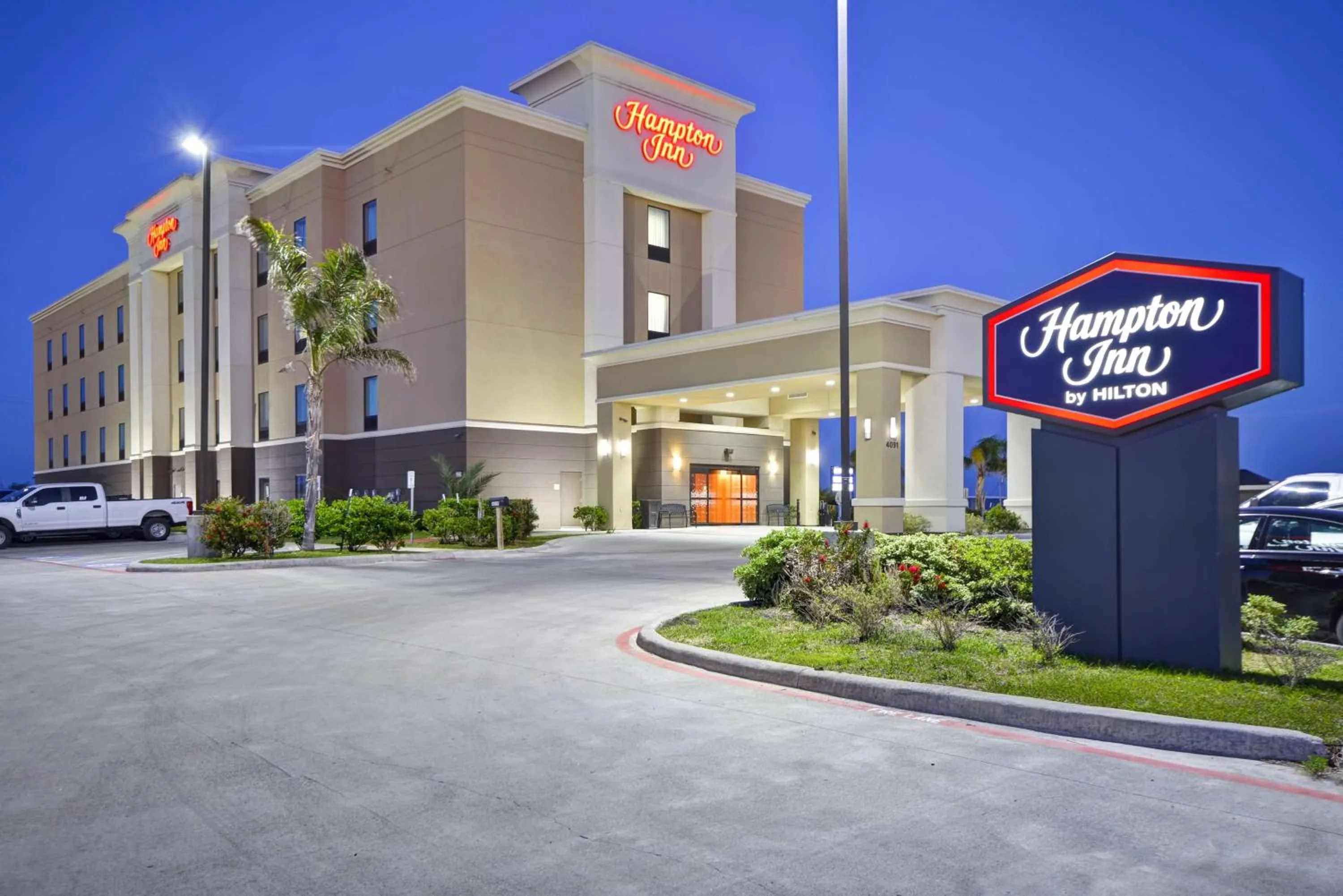 Property building in Hampton Inn Kenedy