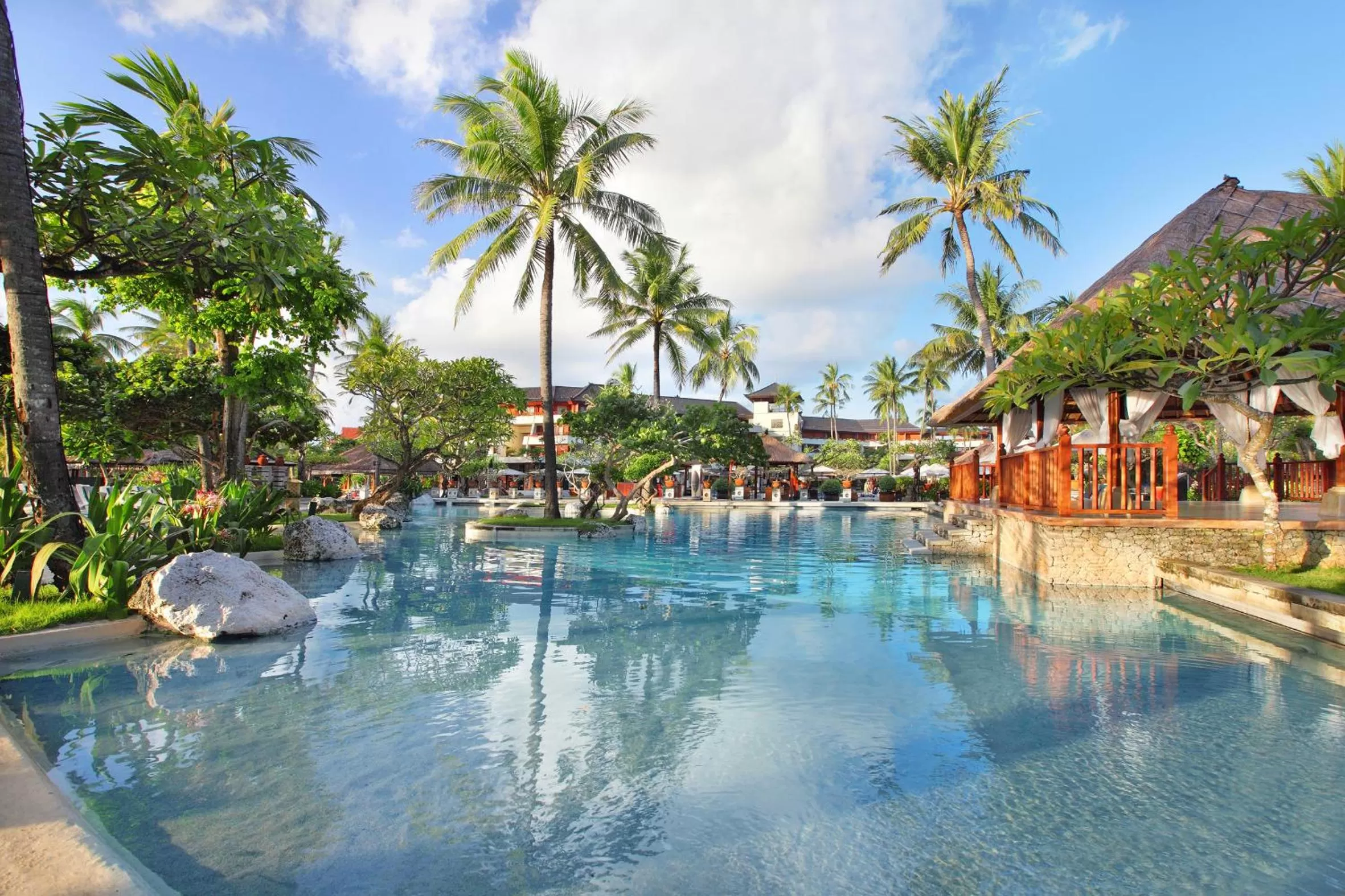 Swimming pool in Nusa Dua Beach Hotel and Spa - Handwritten Collection