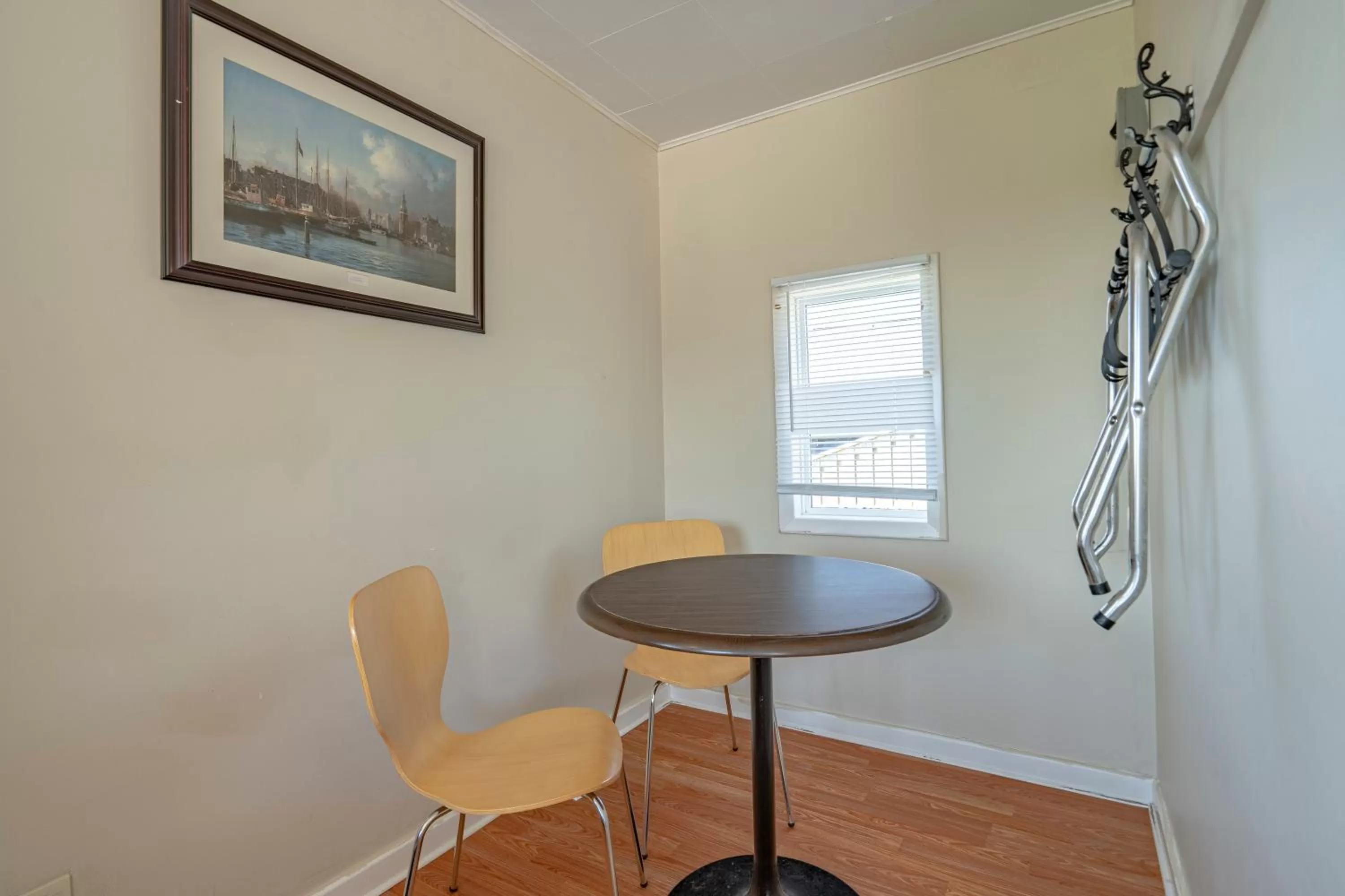 Dining area in Novastar Motel On The Lake