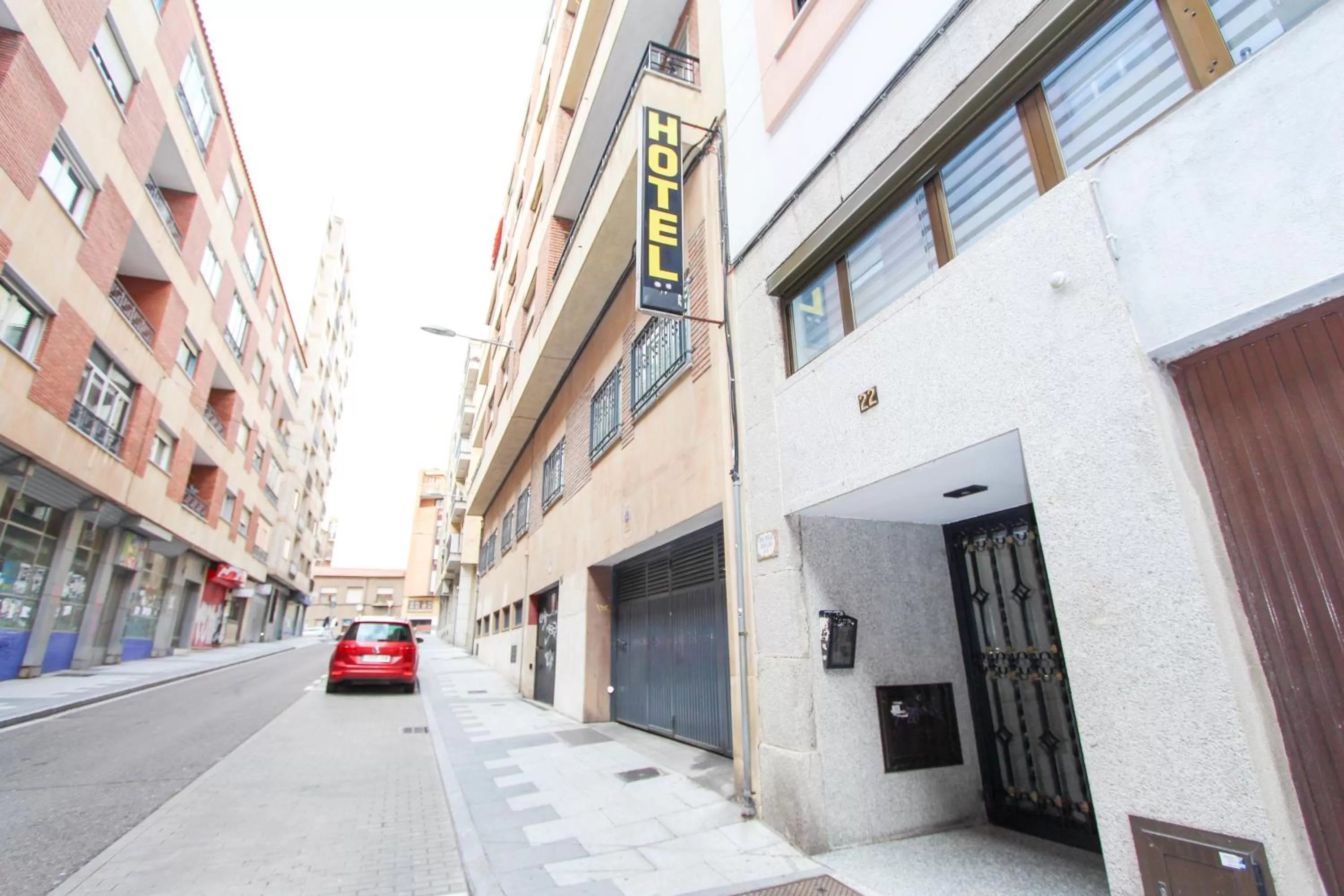 Facade/entrance in Hotel Castellano Centro