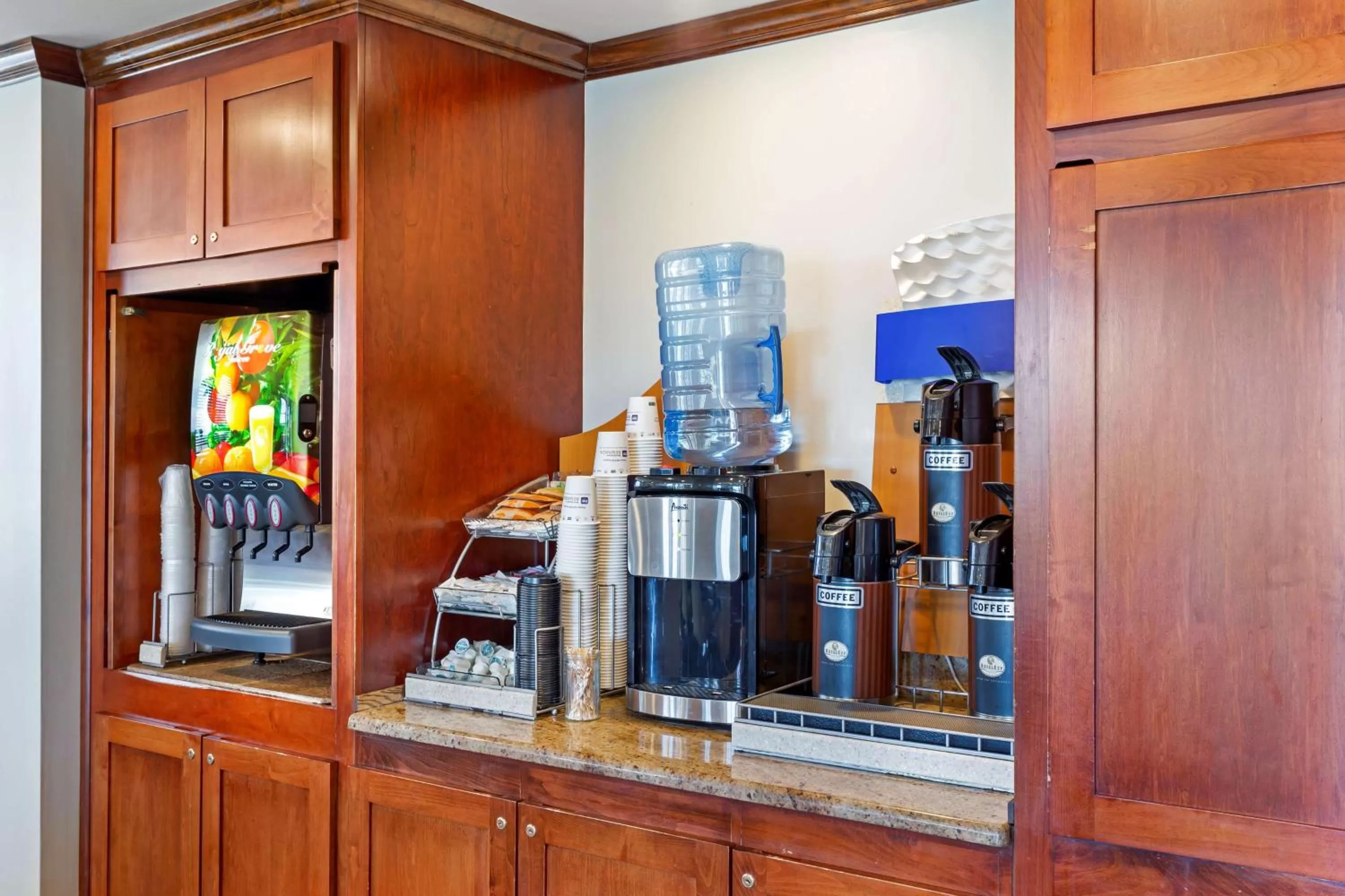 Breakfast in Best Western Plus South Hill Inn