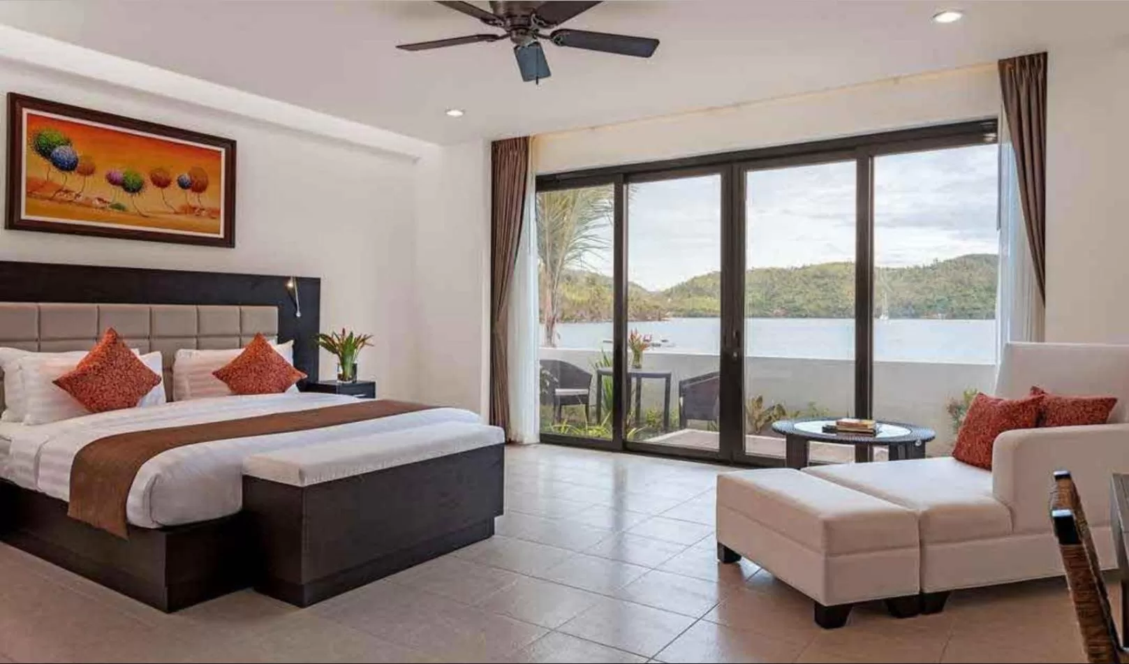 Photo of the whole room, Bed in Busuanga Bay Lodge