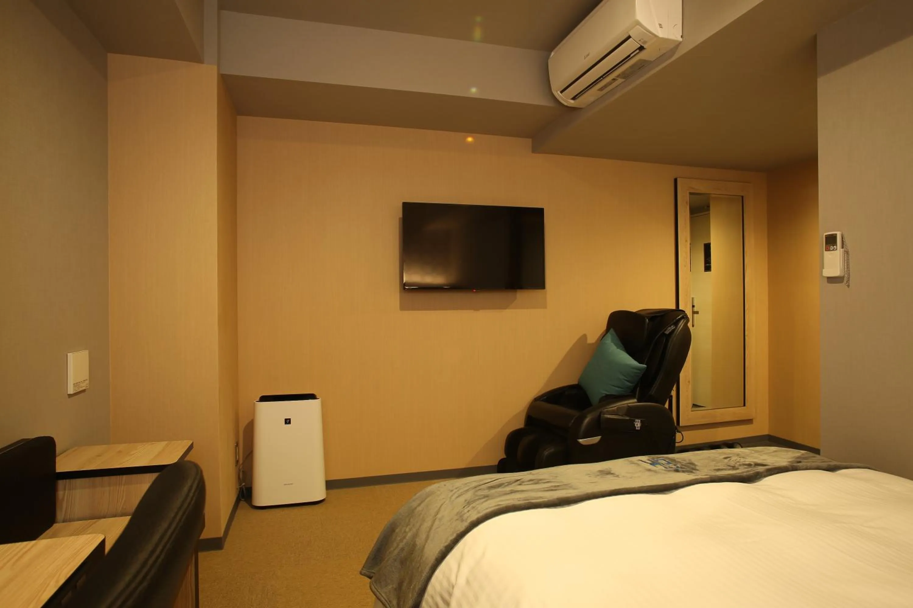 Photo of the whole room, Bed in Green Rich Hotel & Capsule Naha - Artificial hot spring Futamata Yunohana