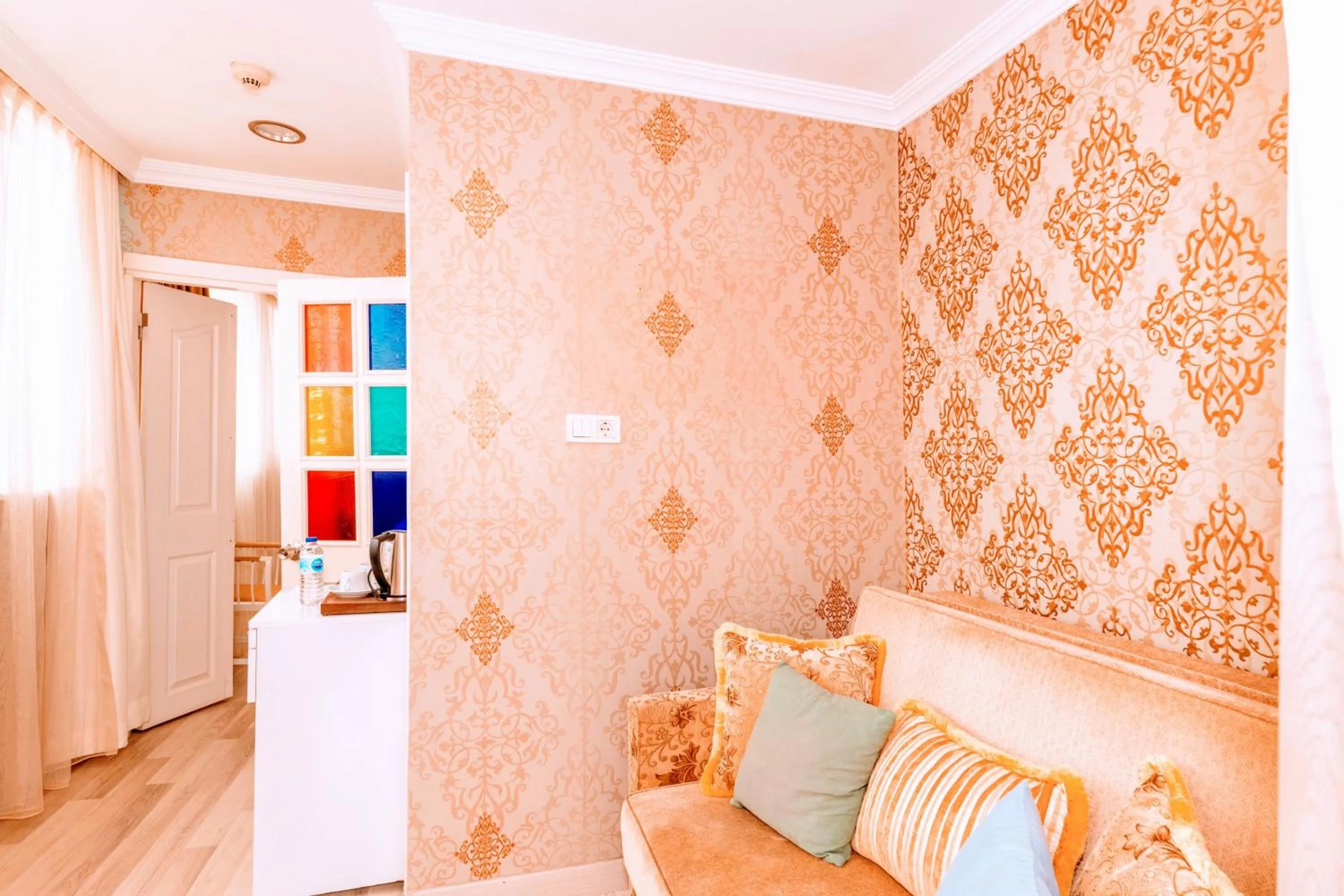 Photo of the whole room in Walnut Shell Hotel