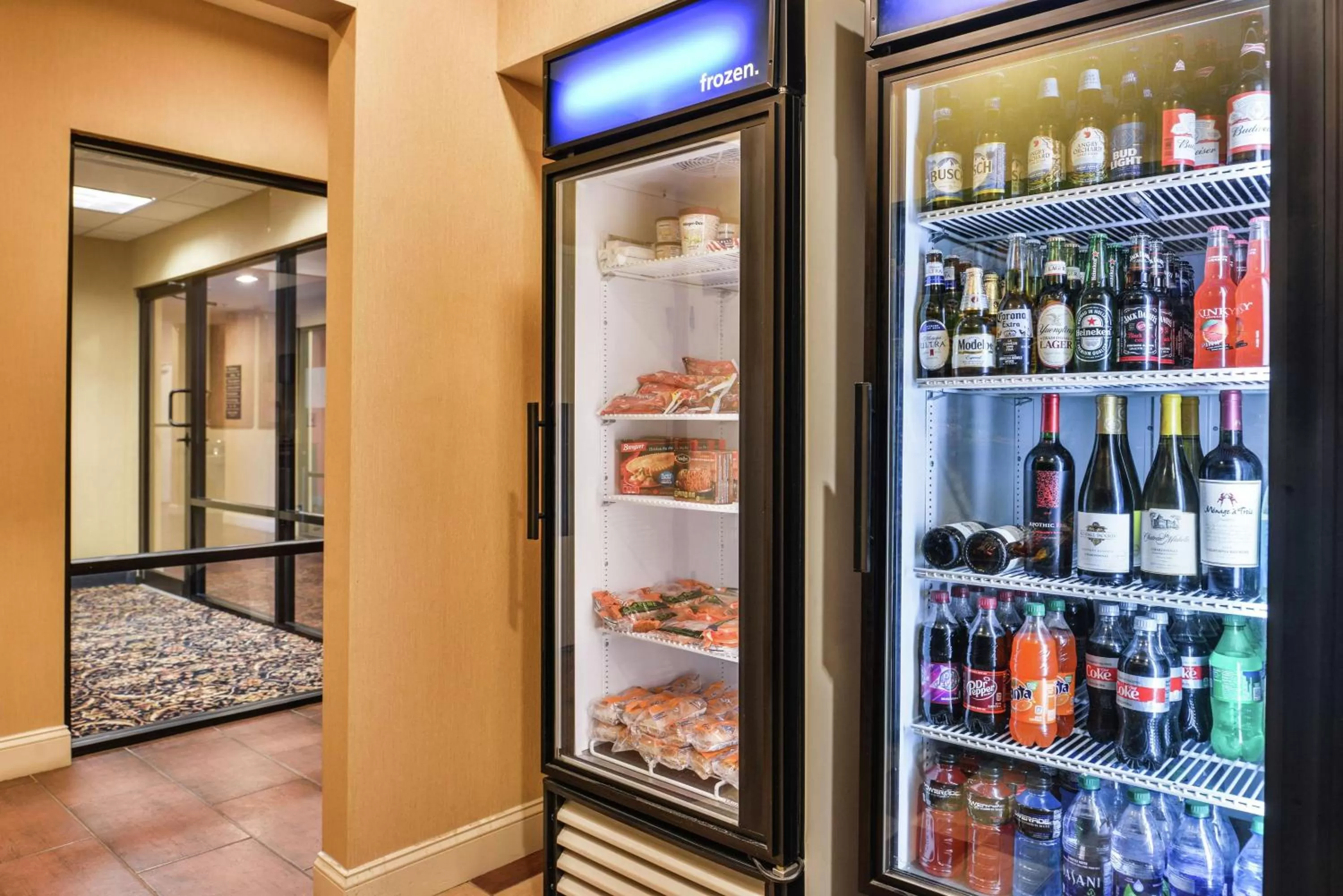 Restaurant/places to eat in Hampton Inn Jackson-College Avenue