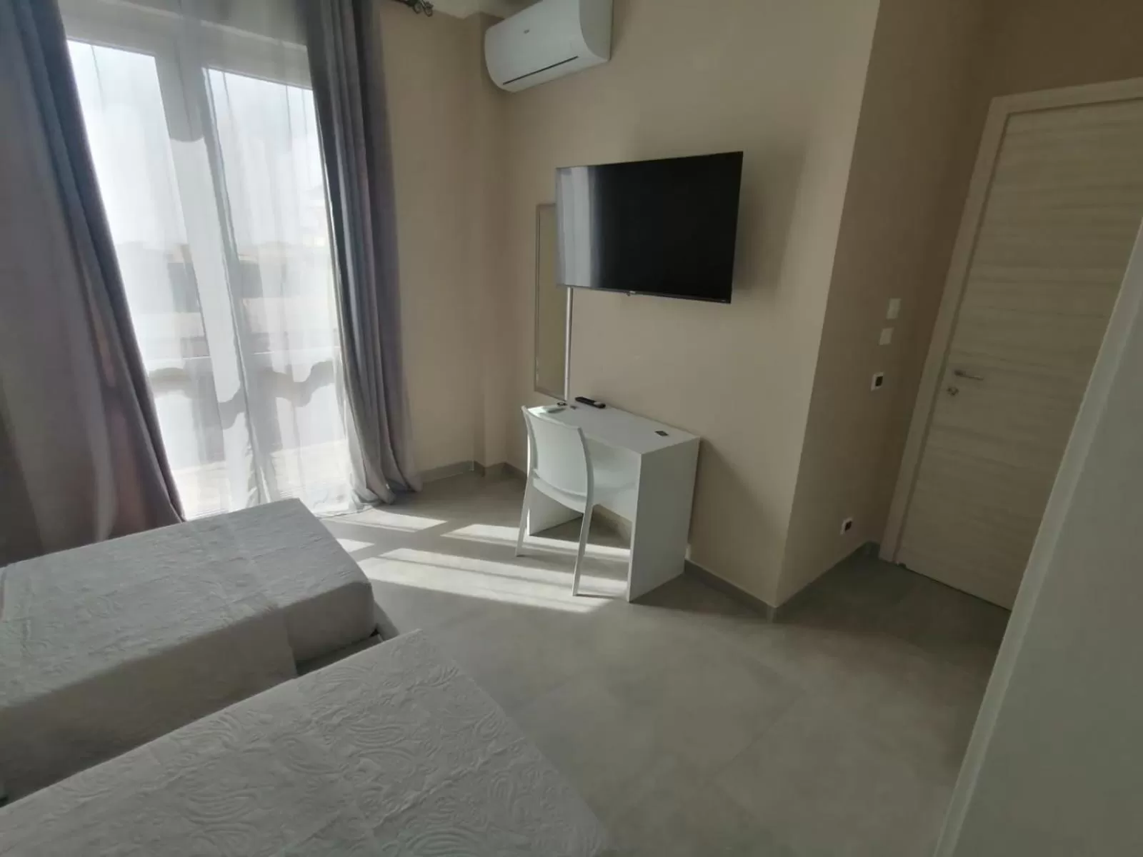 Bed, TV/Entertainment Center in B&B Al Centro