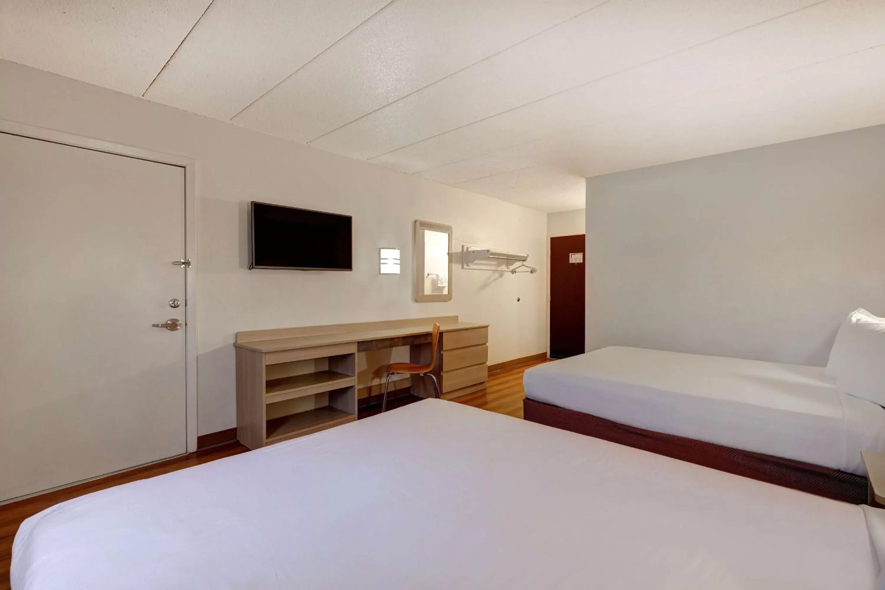 Queen Room with Two Queen Beds in Motel 6-Lakeville, MN - South - Lakeville Queen Room with Two Queen Beds in Motel 6-Lakeville, MN - South - Lakeville