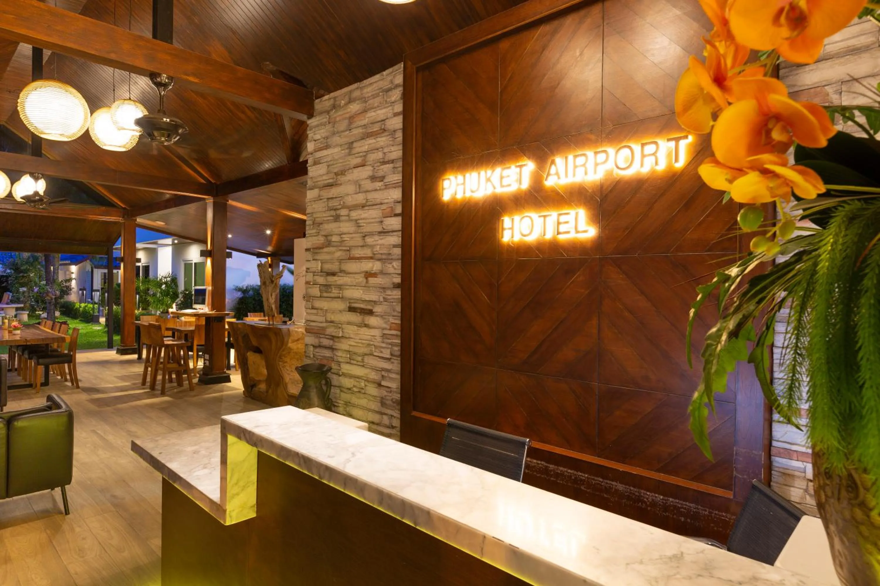 Restaurant/places to eat in Phuket Airport Hotel - SHA Extra Plus