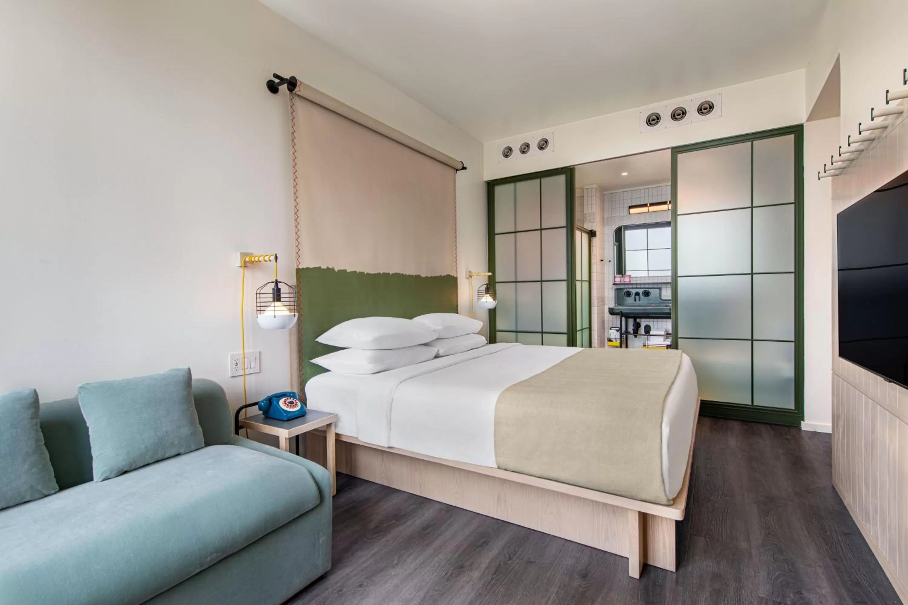 Photo of the whole room, Bed in Moxy NYC Chelsea