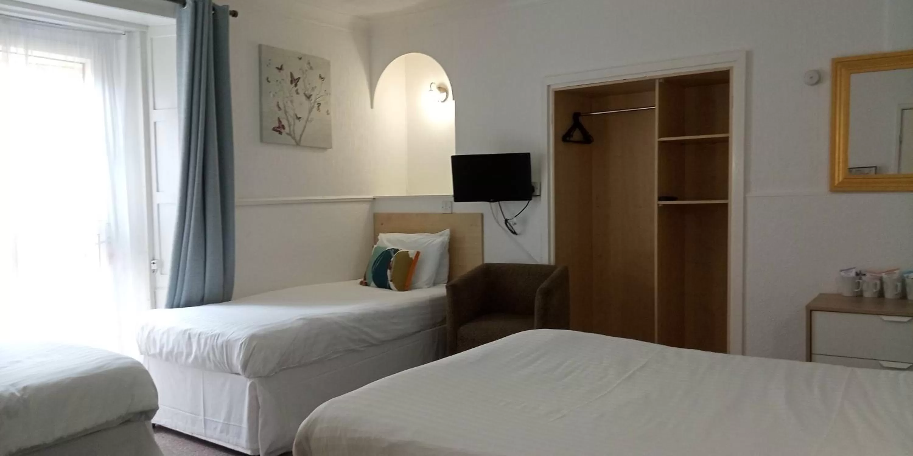 Photo of the whole room in The Kynance House on Plymouth Hoe ,26 Ensuite Rooms