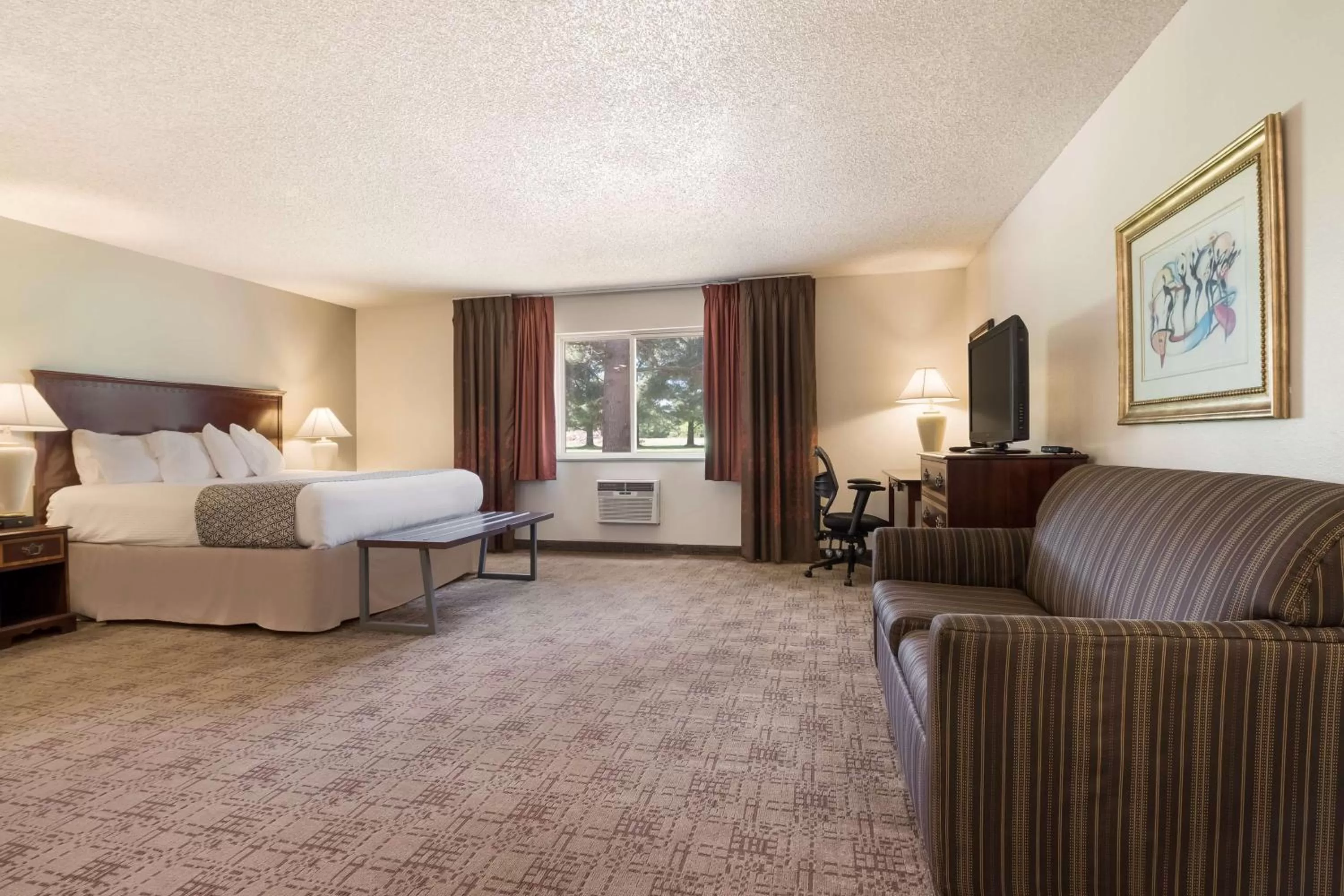 Bedroom, Bed in SureStay Hotel by Best Western Thomson