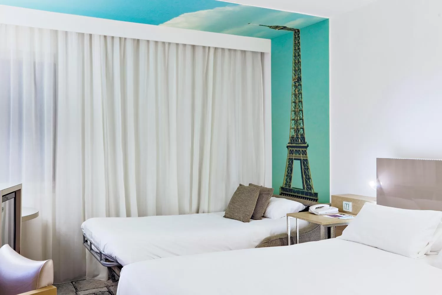 Staff, Bed in Mercure Paris Vaugirard Porte De Versailles