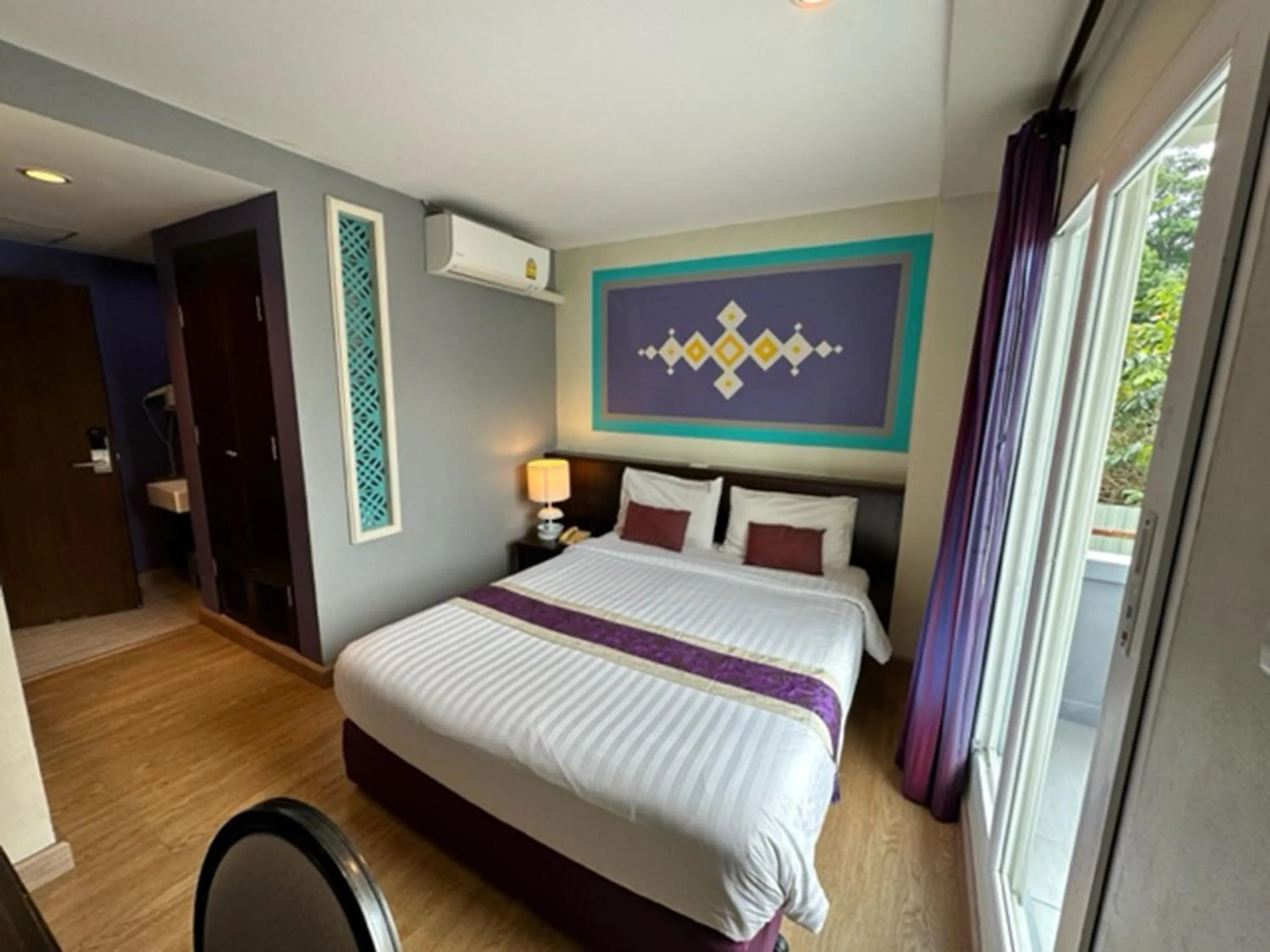 Balcony/Terrace, Bed in Sawasdee Hotel @ Sukhumvit Soi 8