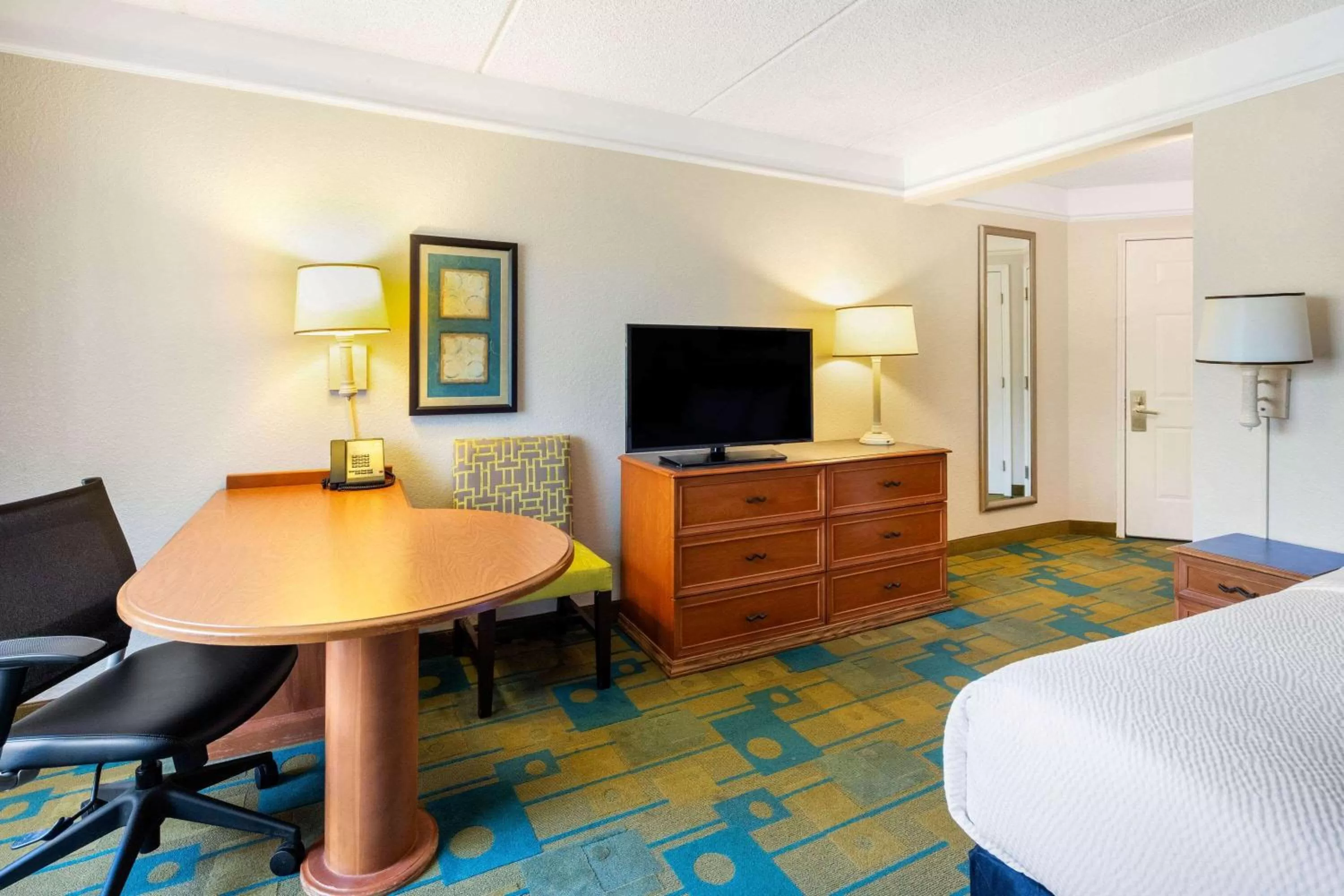 Photo of the whole room, Bed in La Quinta by Wyndham Ft. Lauderdale Plantation