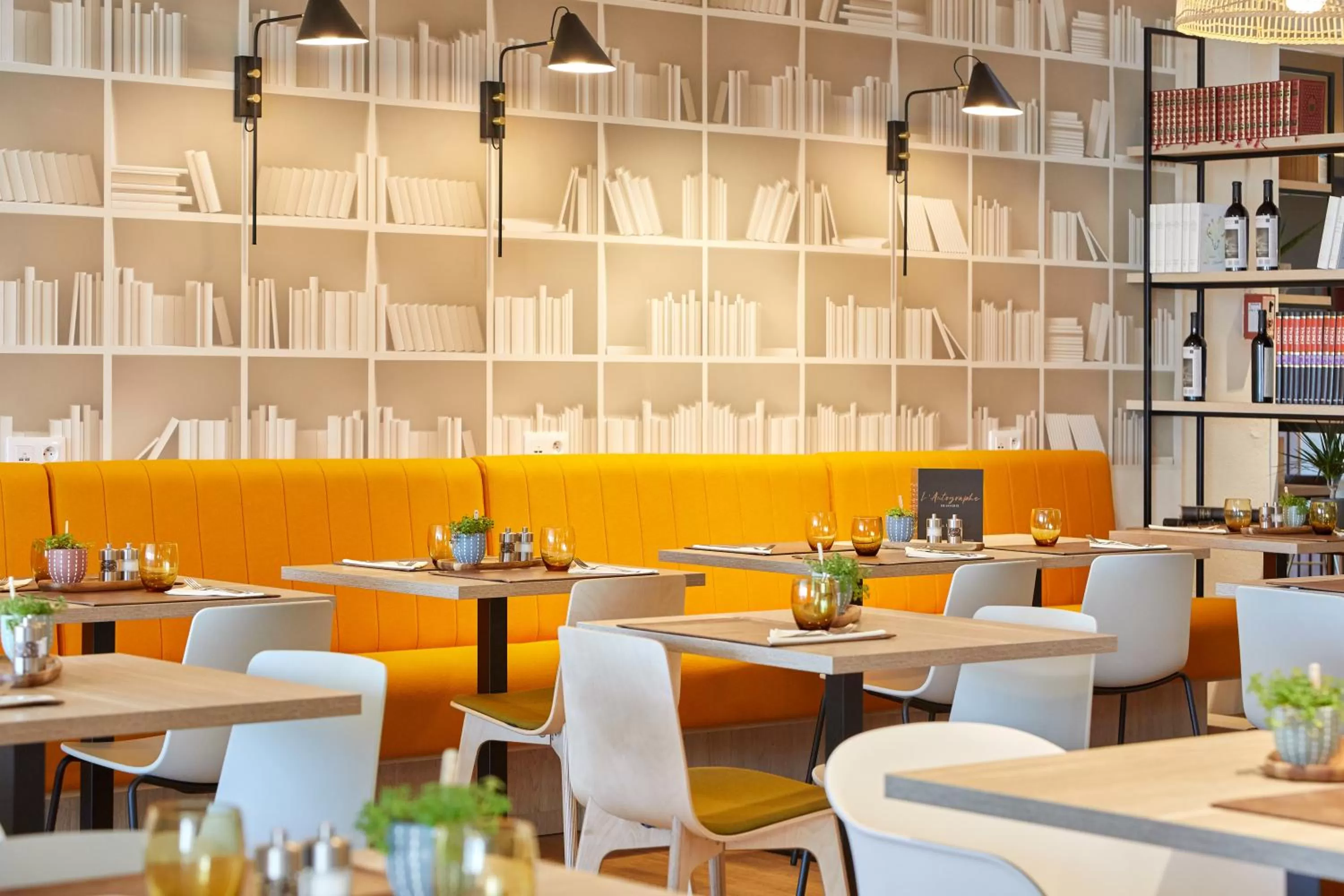 Restaurant/places to eat in ibis La Roche Sur Yon Vendespace