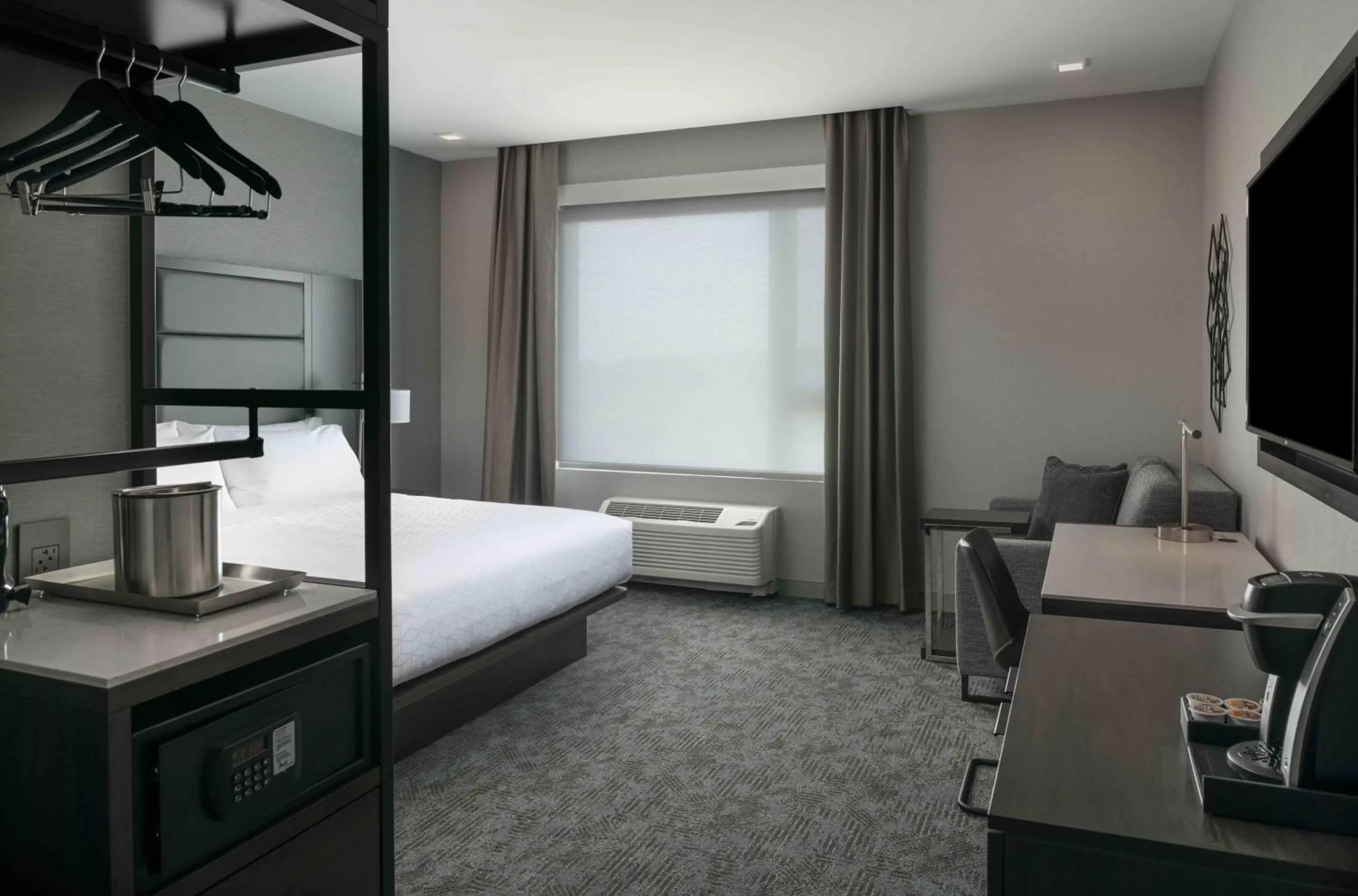 Bedroom, Bed in Holiday Inn Express - Boston Logan Airport - Revere by IHG