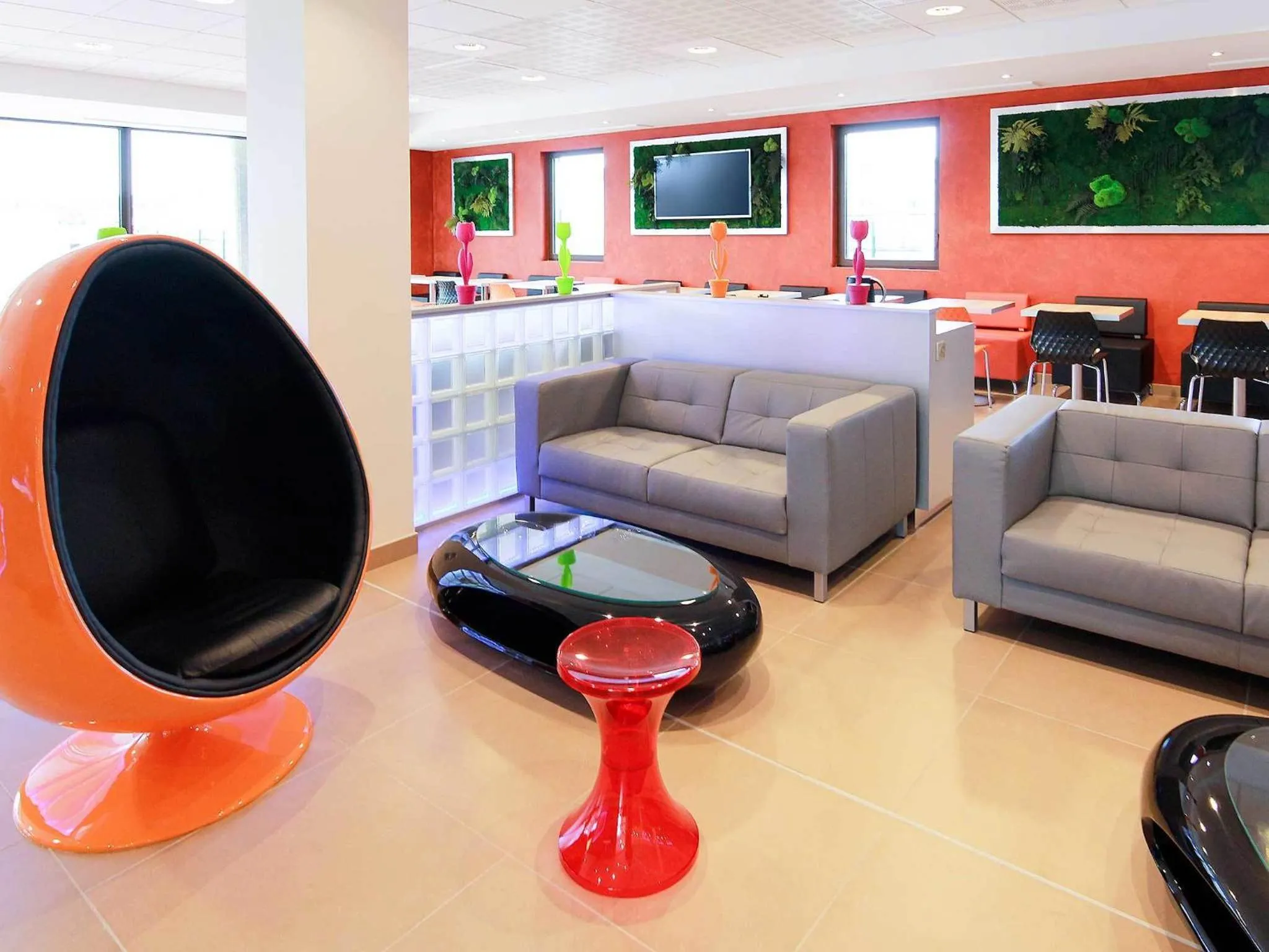 Lobby or reception in ibis Styles Flers
